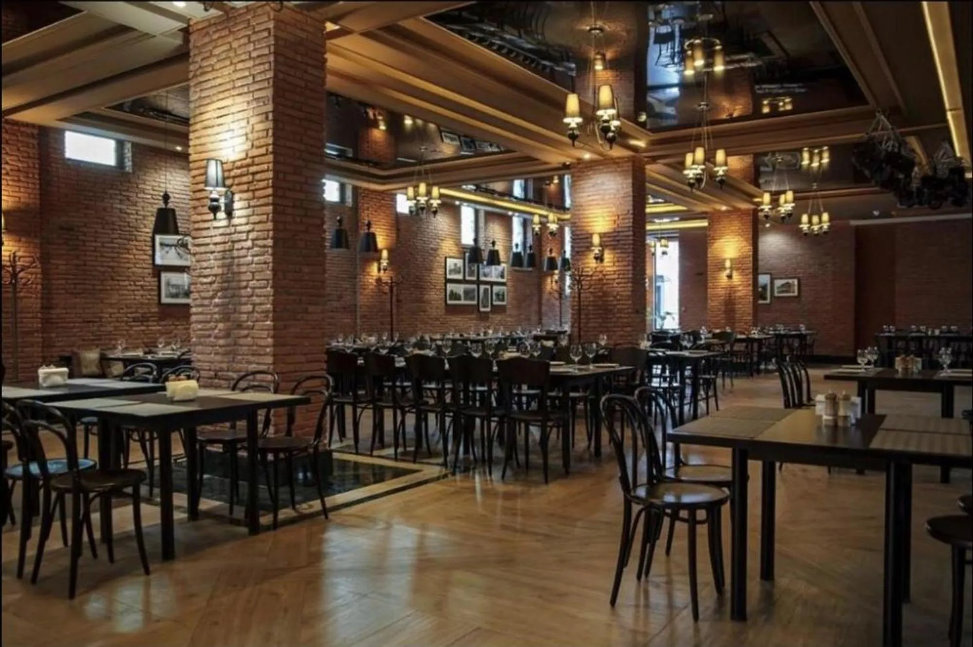 Restaurant/places to eat in Aparthotel Room 107 at Orbi Palace in Bakuriani