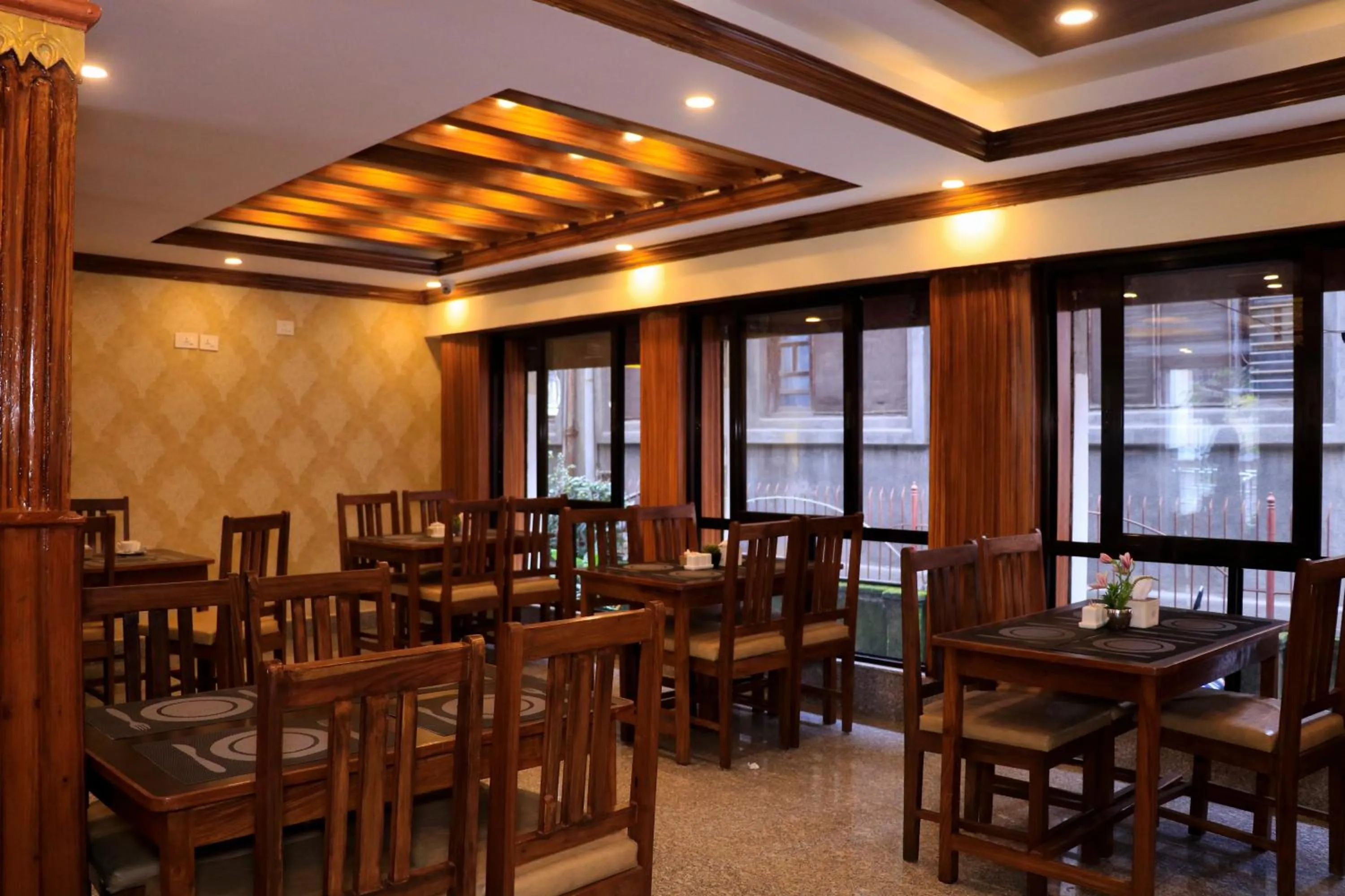 Restaurant/places to eat in Satkar Hotel and Spa