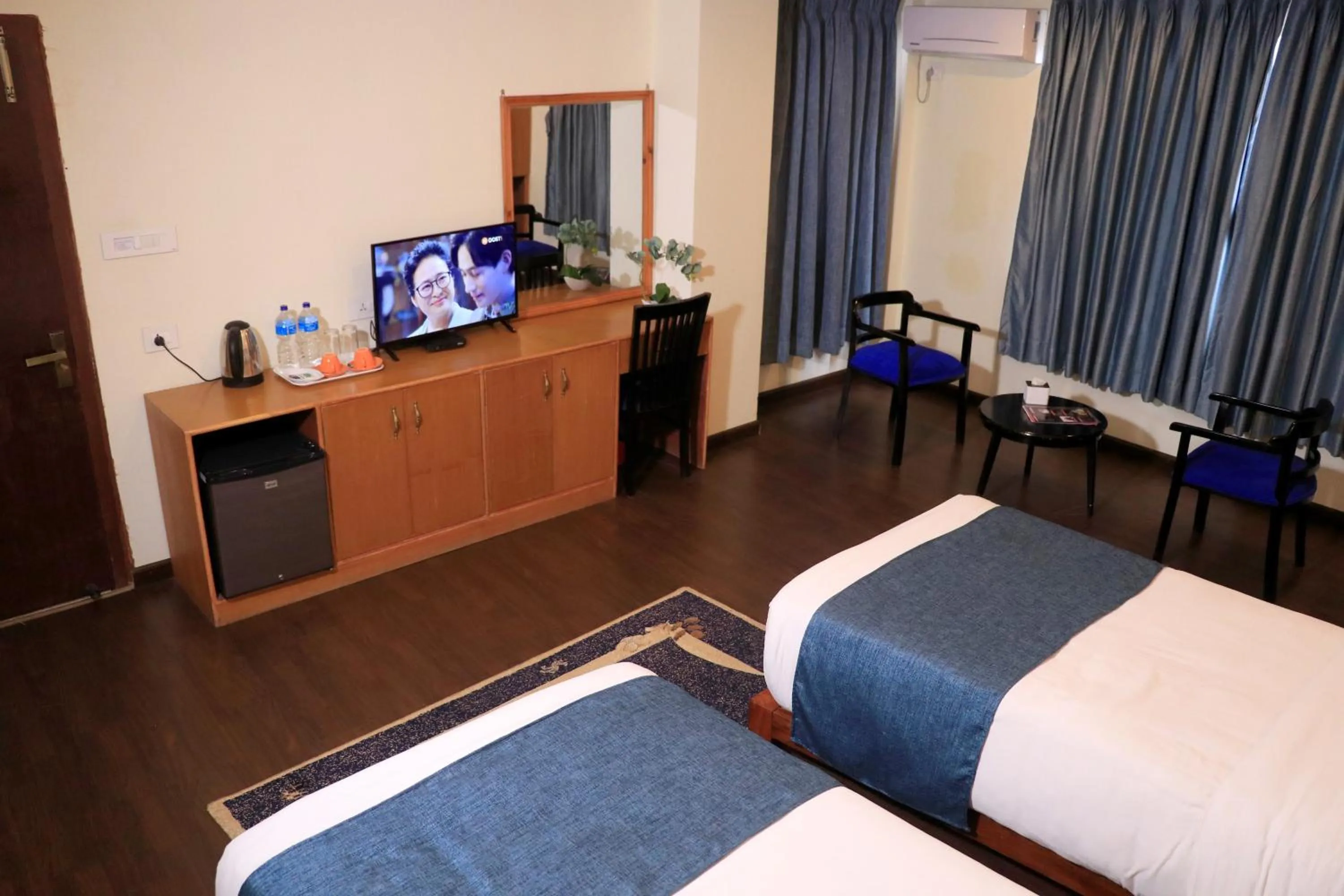 TV and multimedia, Bed in Satkar Hotel and Spa