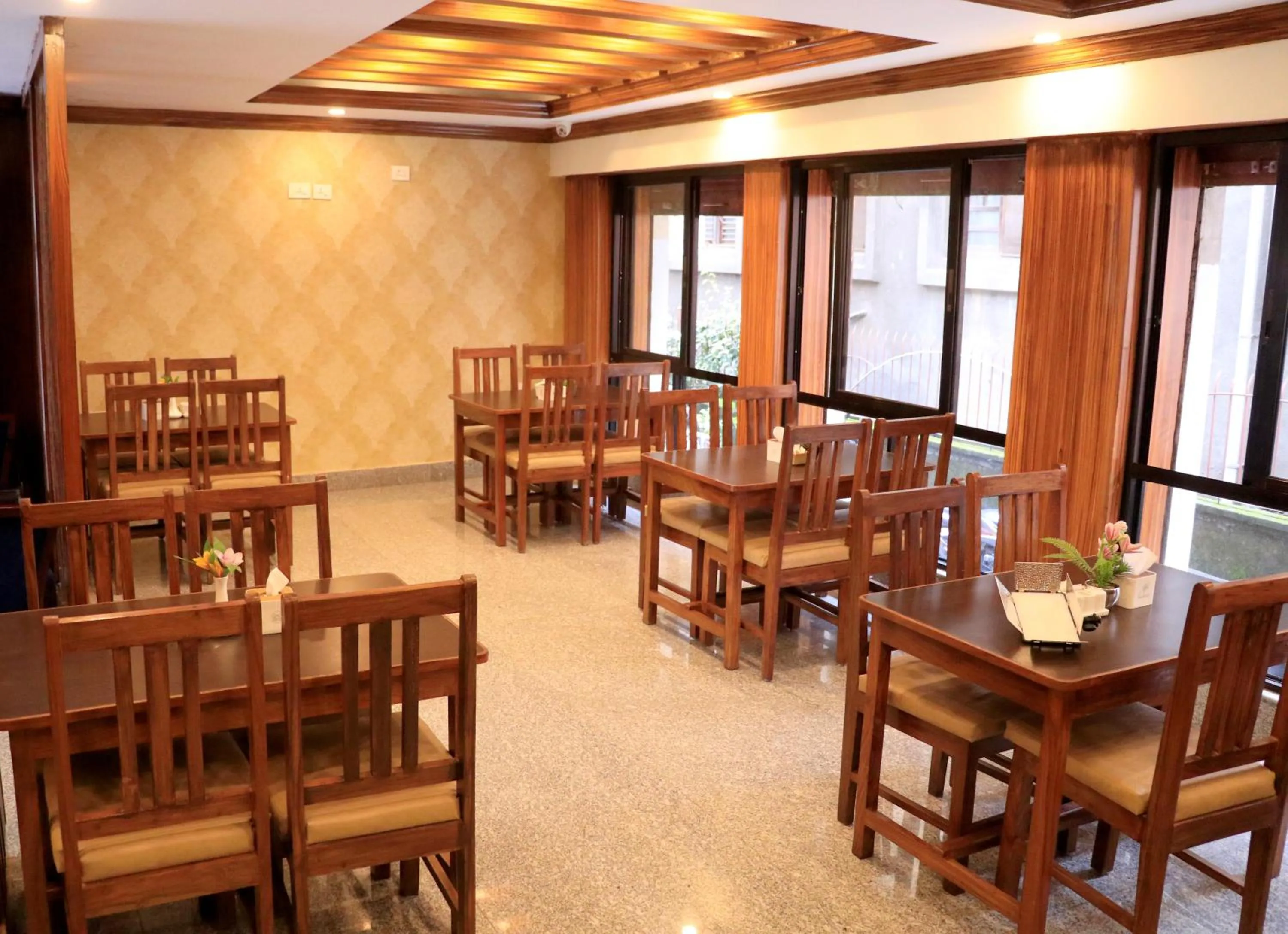 Restaurant/places to eat in Satkar Hotel and Spa