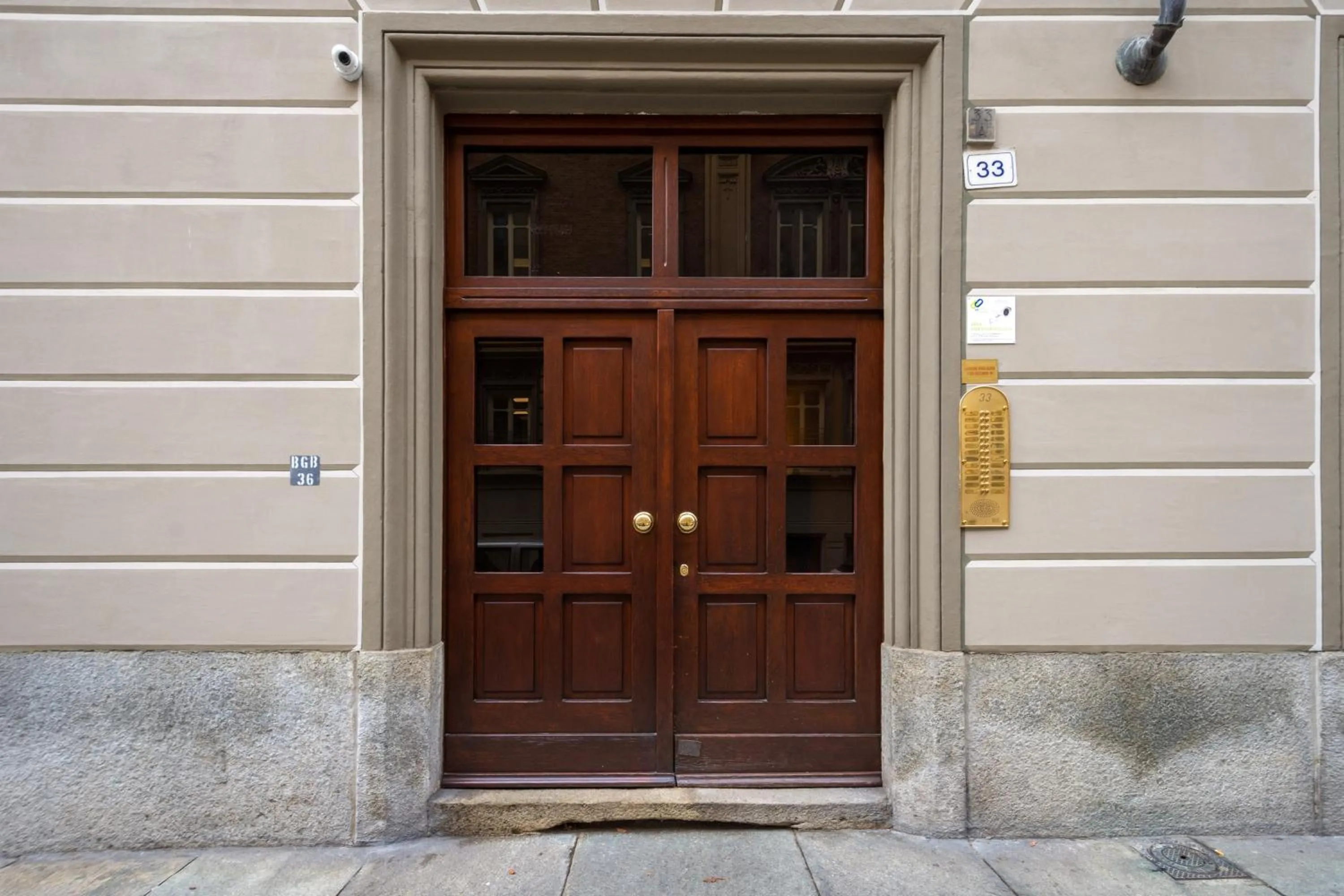 Facade/entrance in GuestHost - Porta Susa Elegant & Design Apartment