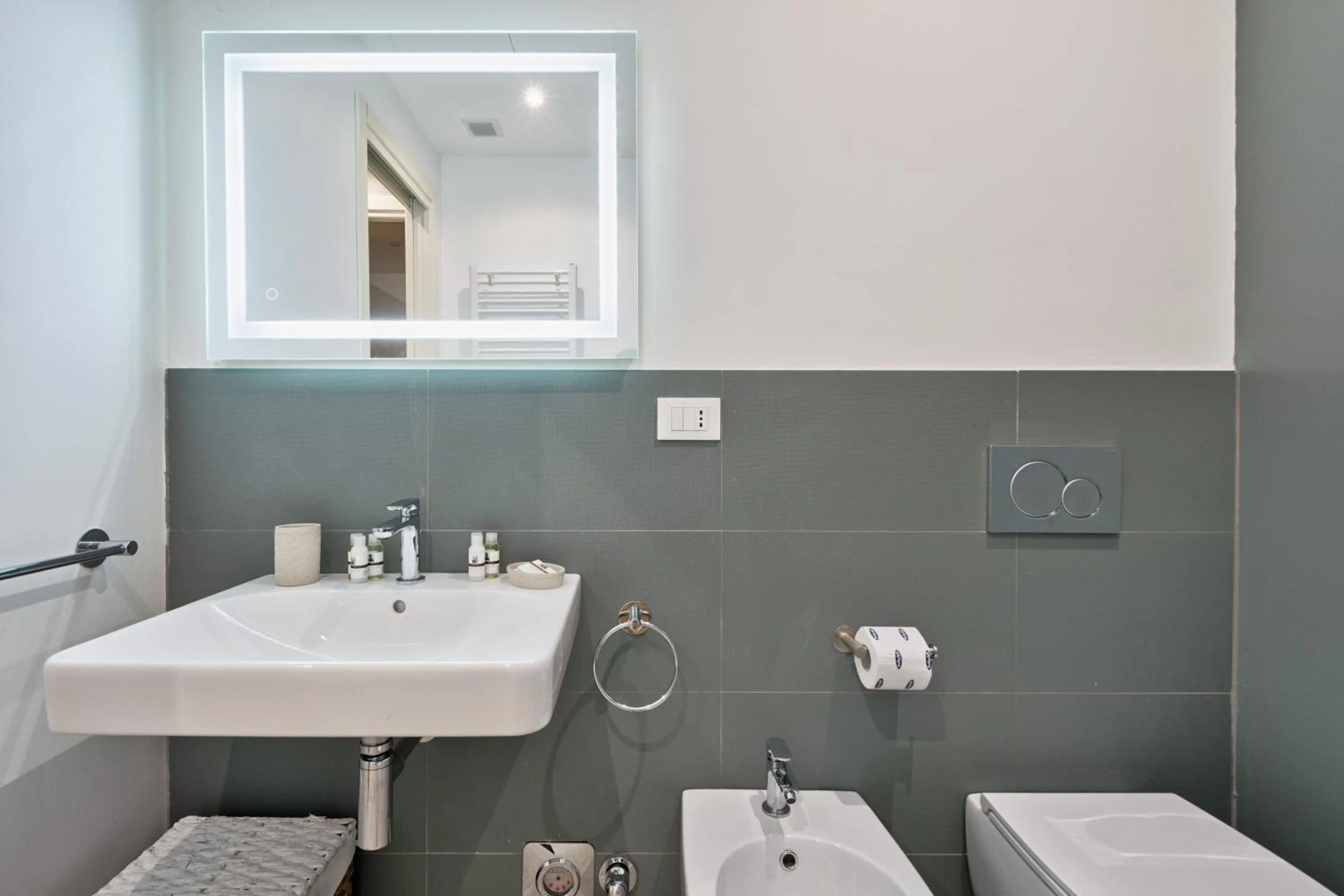 Bathroom in GuestHost - Porta Susa Elegant & Design Apartment