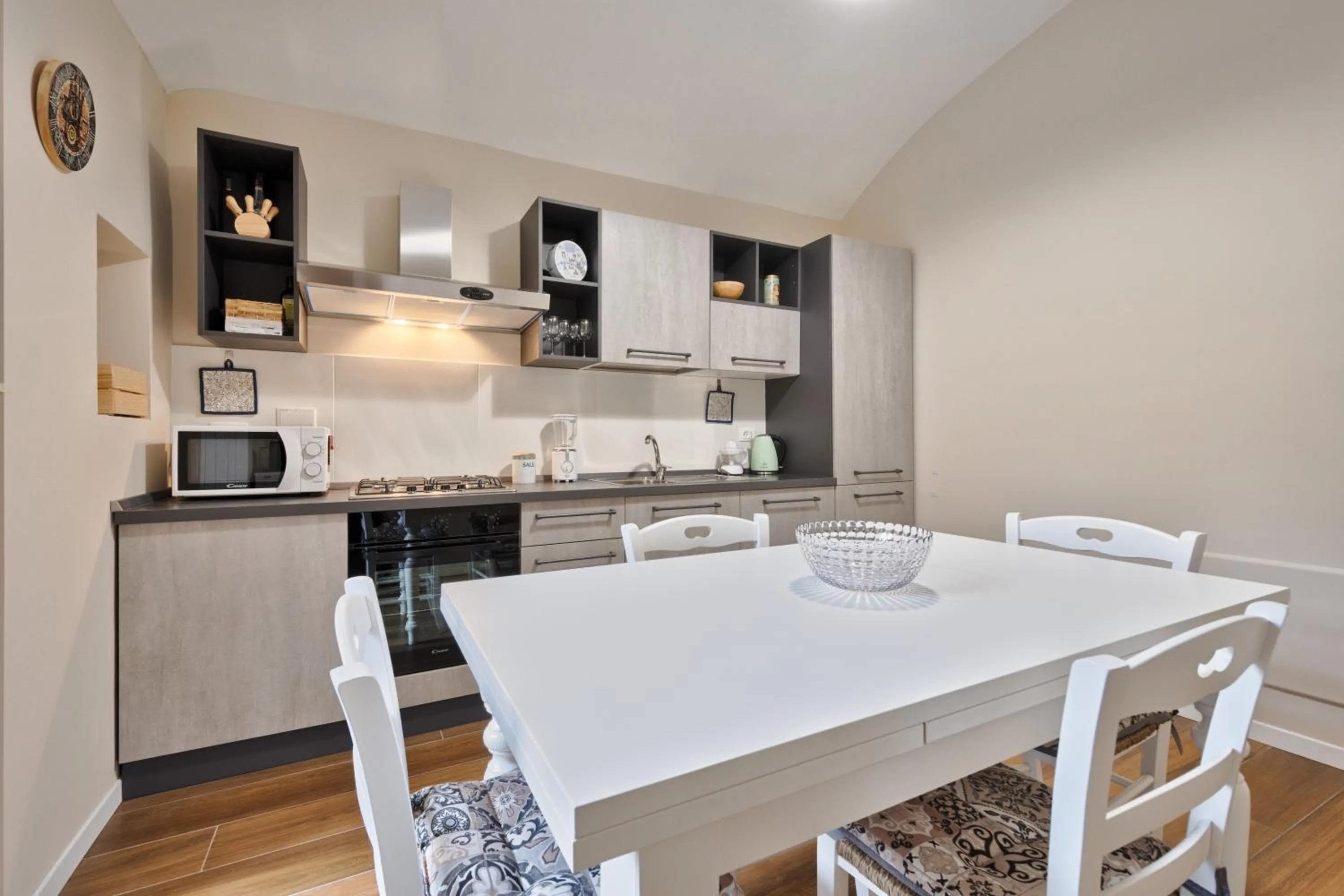 Dining area in GuestHost - Porta Susa Elegant & Design Apartment