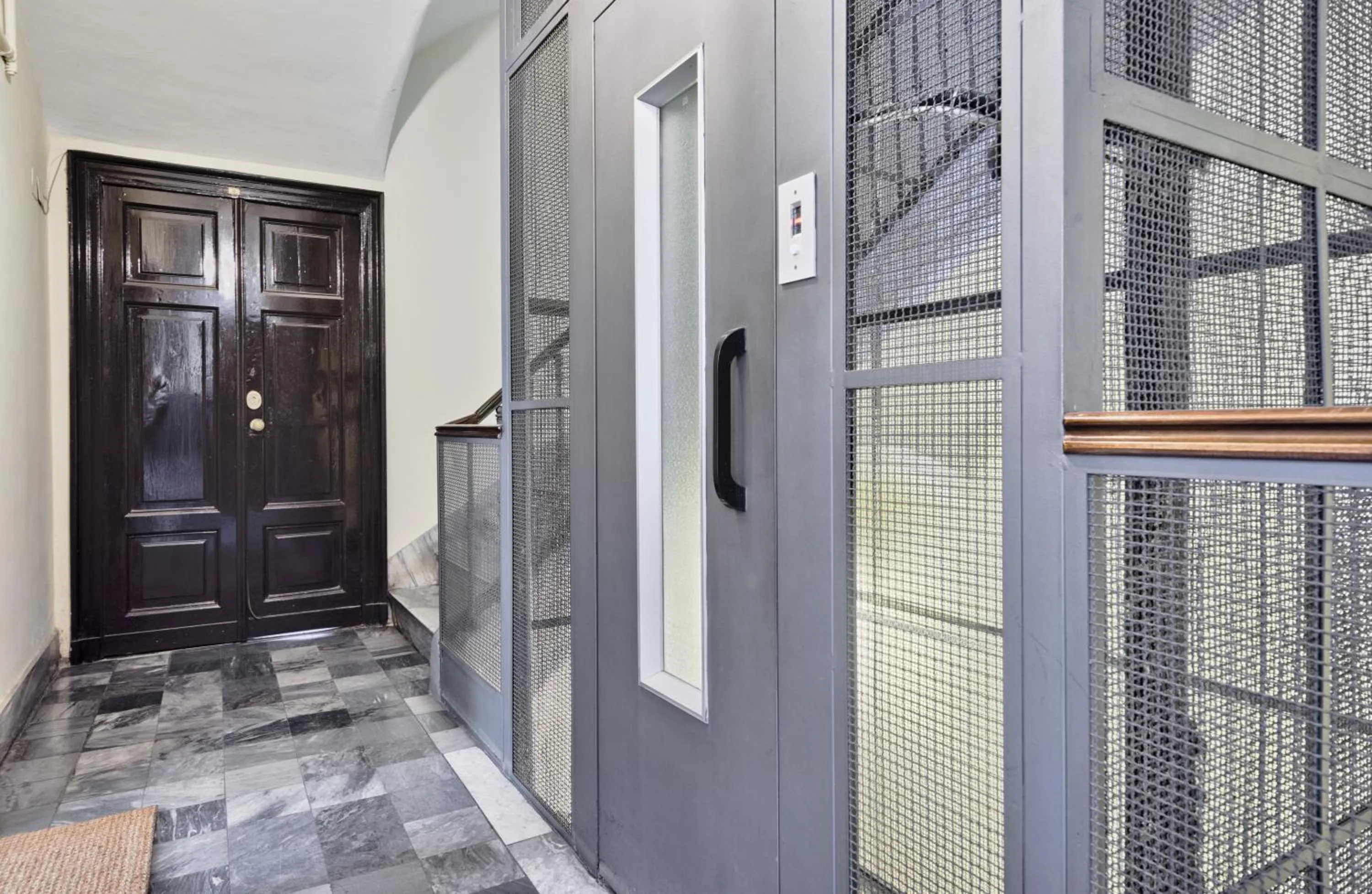 Facade/entrance in GuestHost - Porta Susa Elegant & Design Apartment