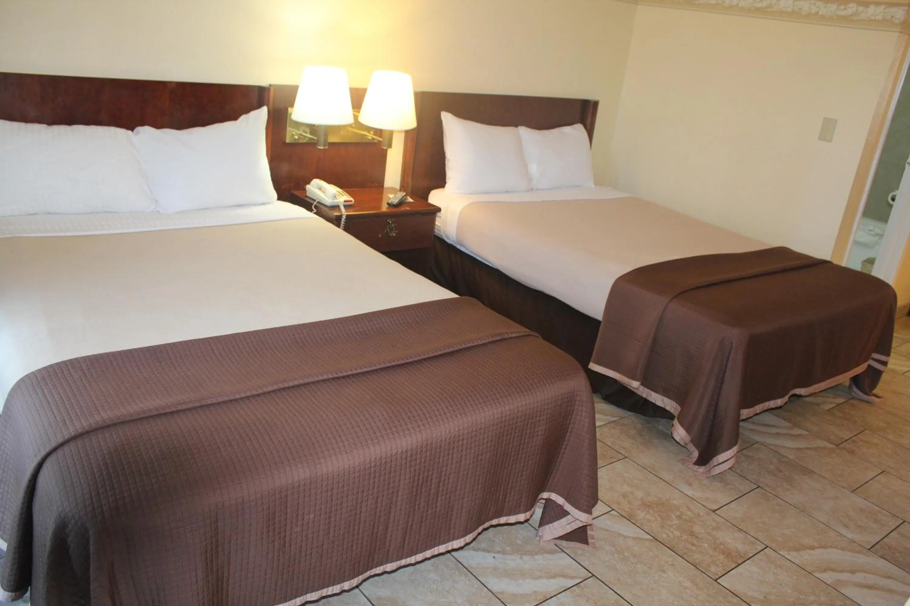 Bed in Shalimar Hotel of Las Vegas