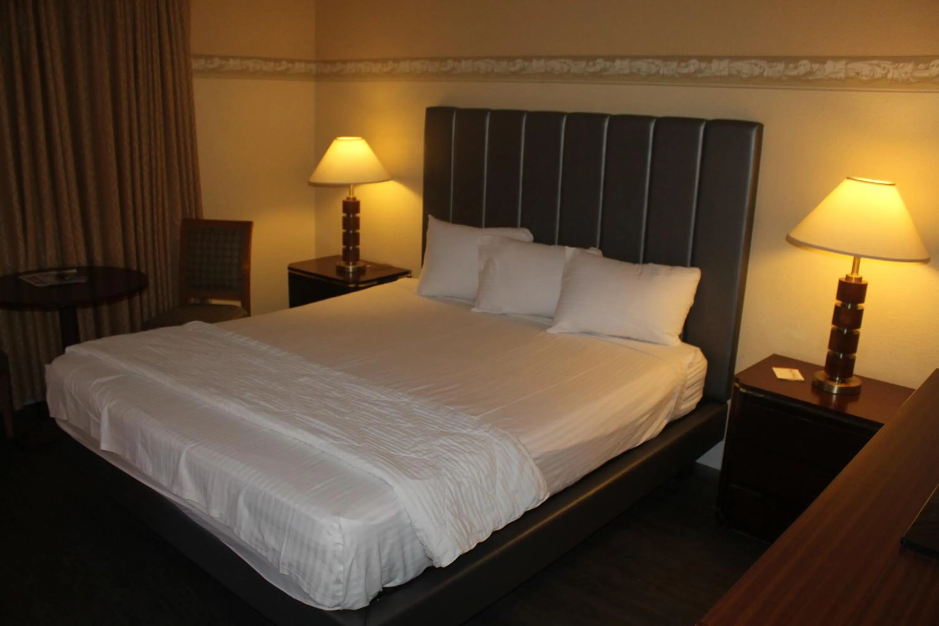 Bed in Shalimar Hotel of Las Vegas