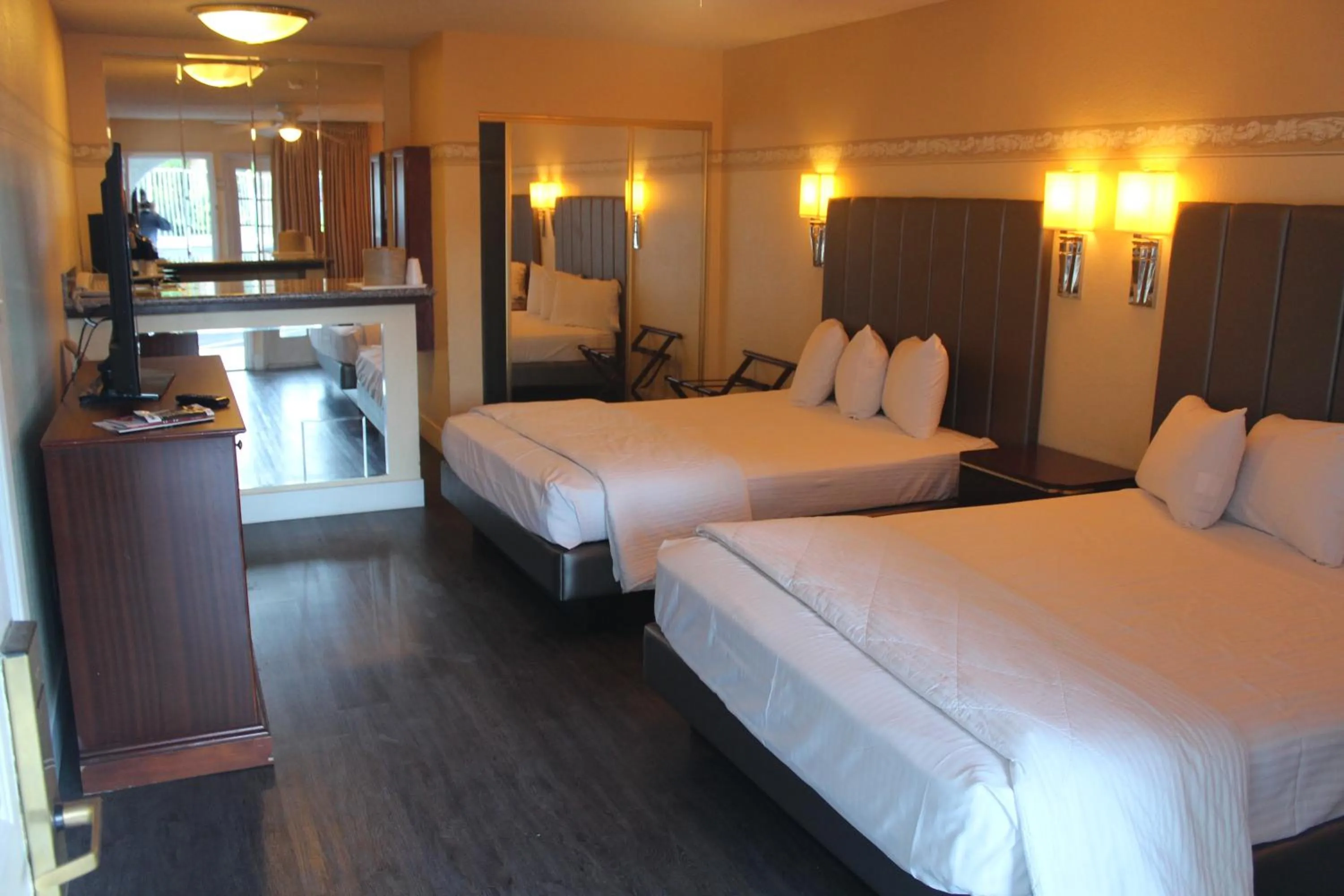 Bed in Shalimar Hotel of Las Vegas