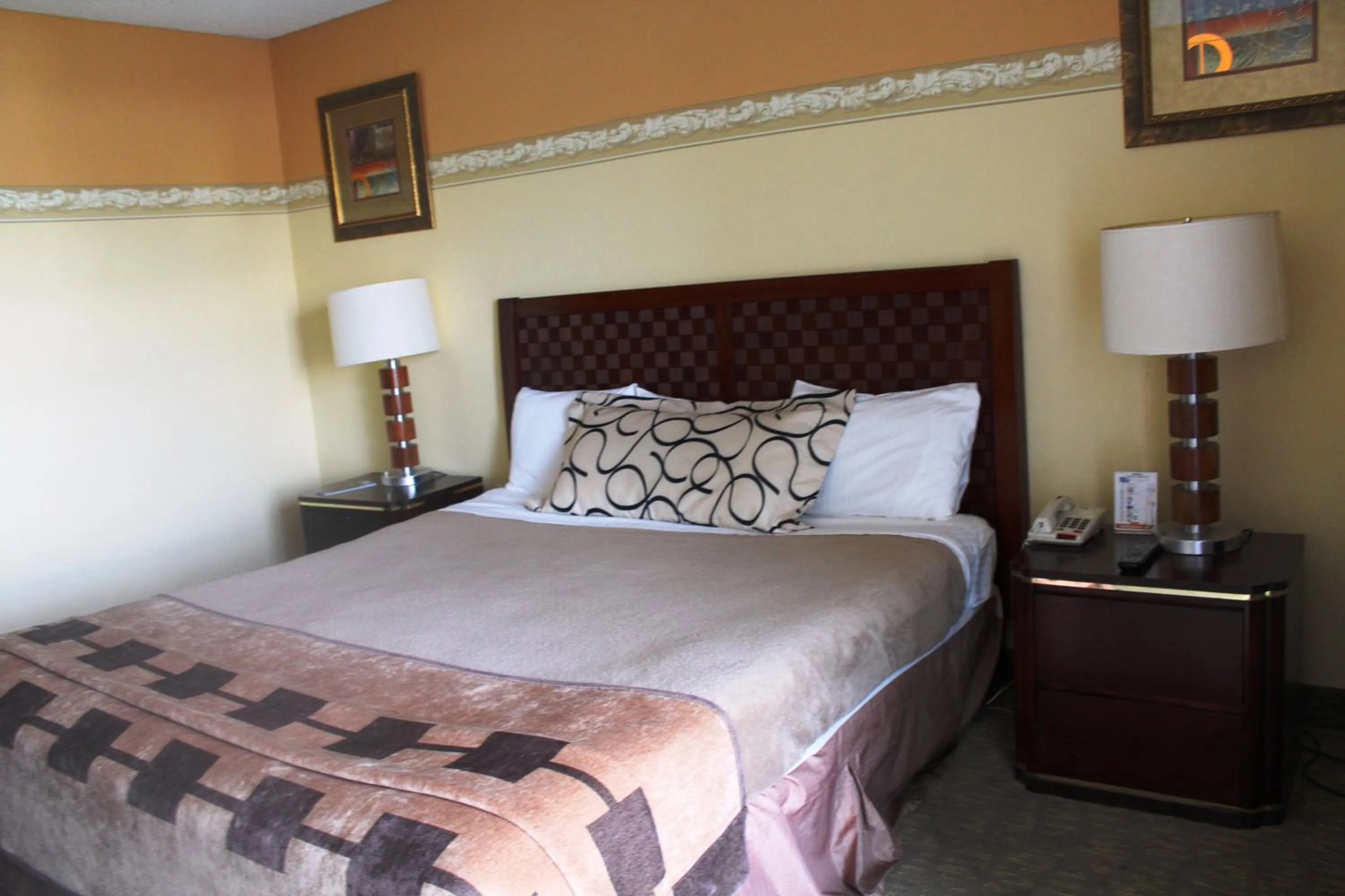 Bed in Shalimar Hotel of Las Vegas