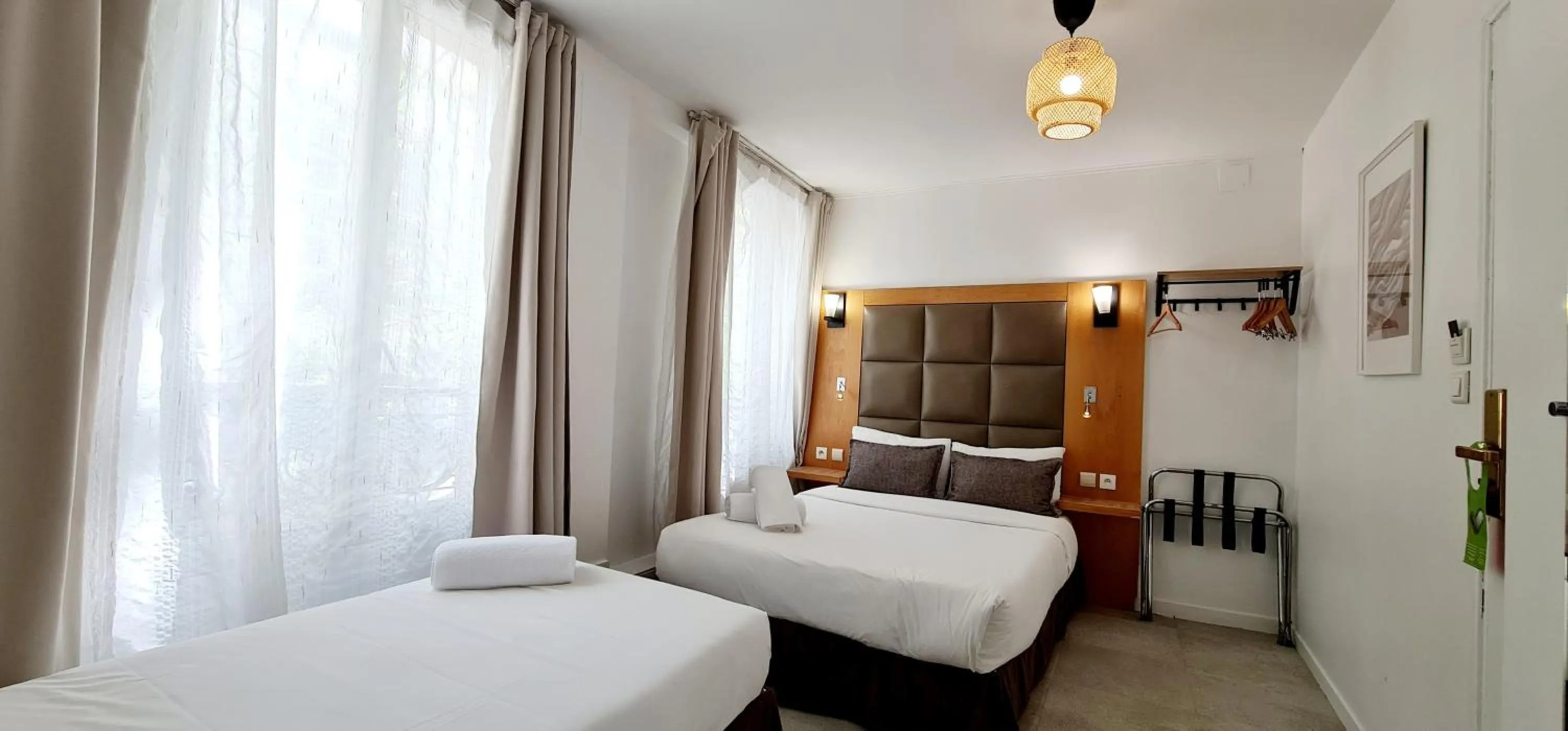 Photo of the whole room, Bed in Hotel de France 18