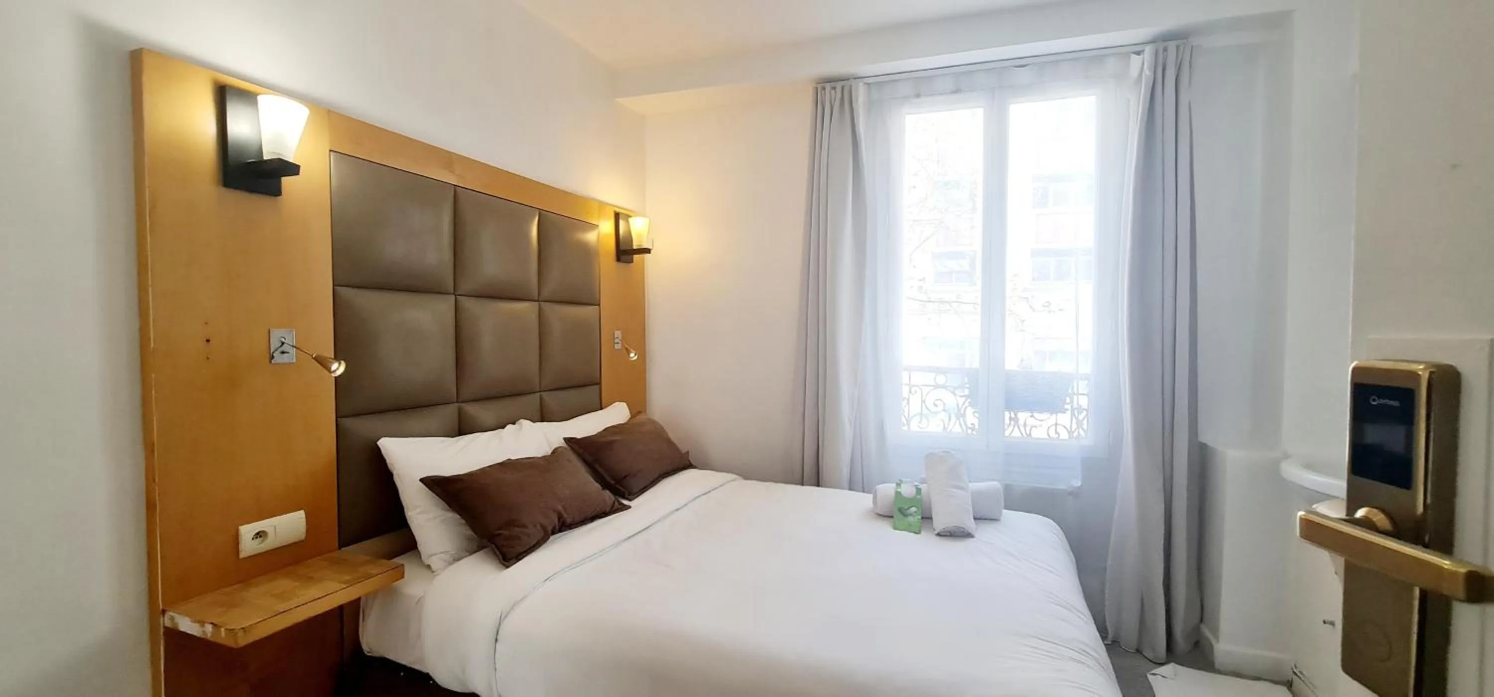 Bed in Hotel de France 18