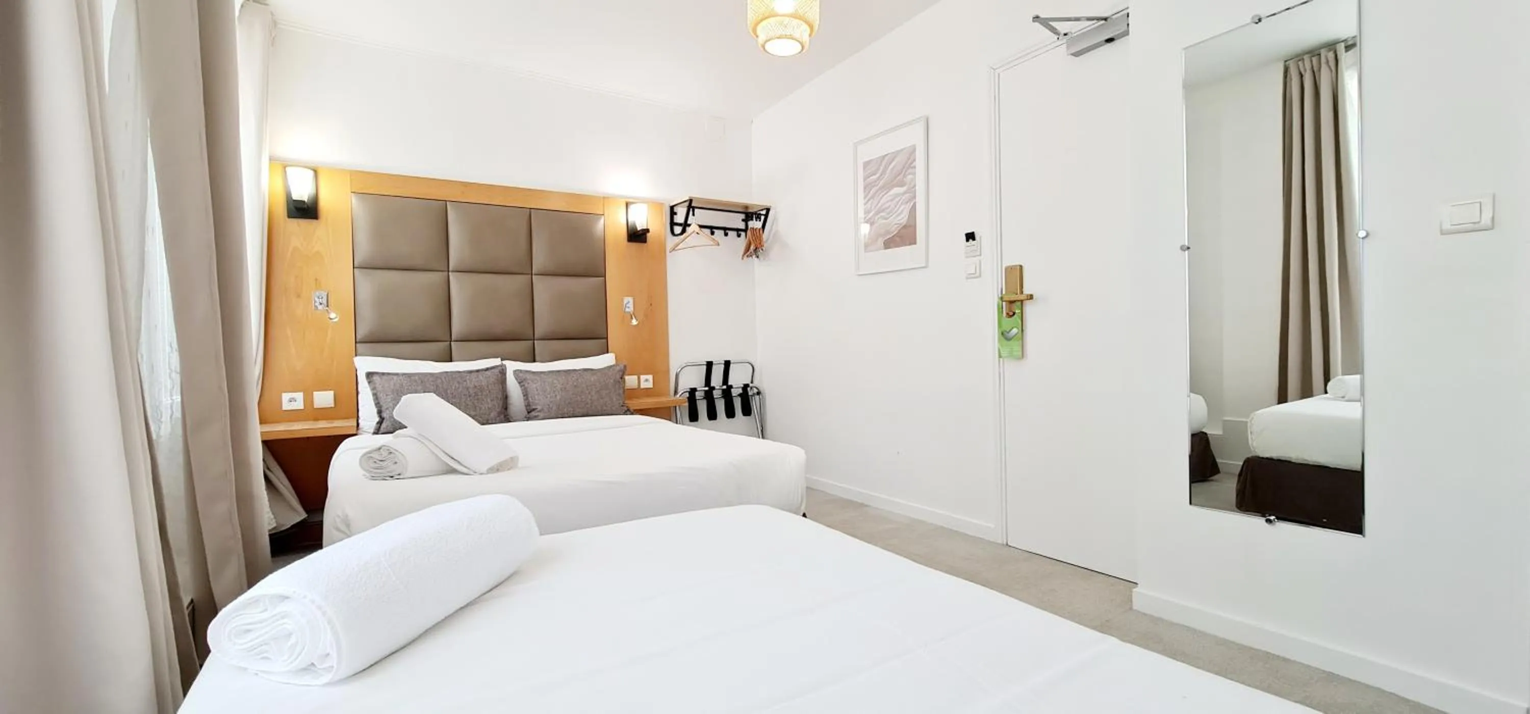 Photo of the whole room, Bed in Hotel de France 18