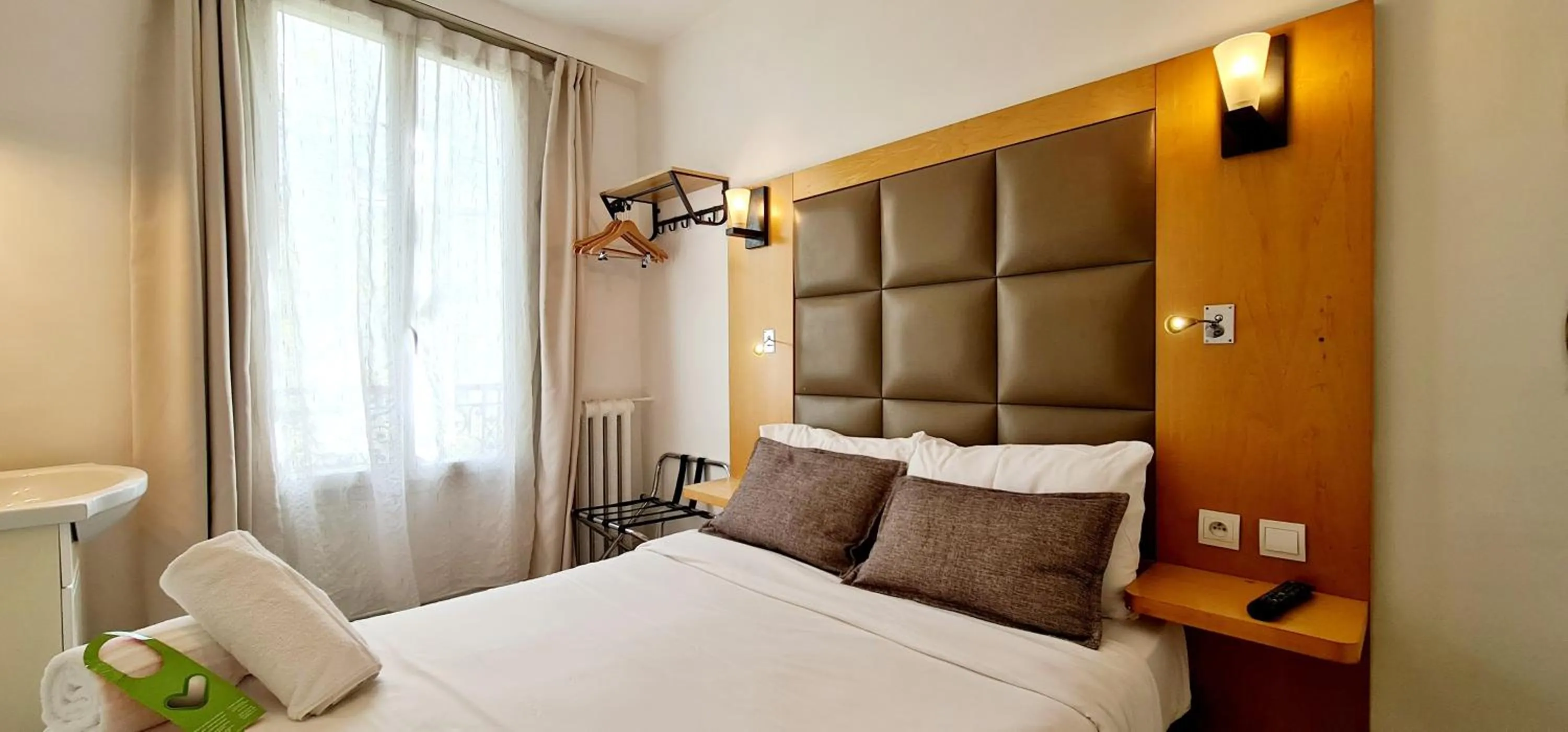 Bed in Hotel de France 18