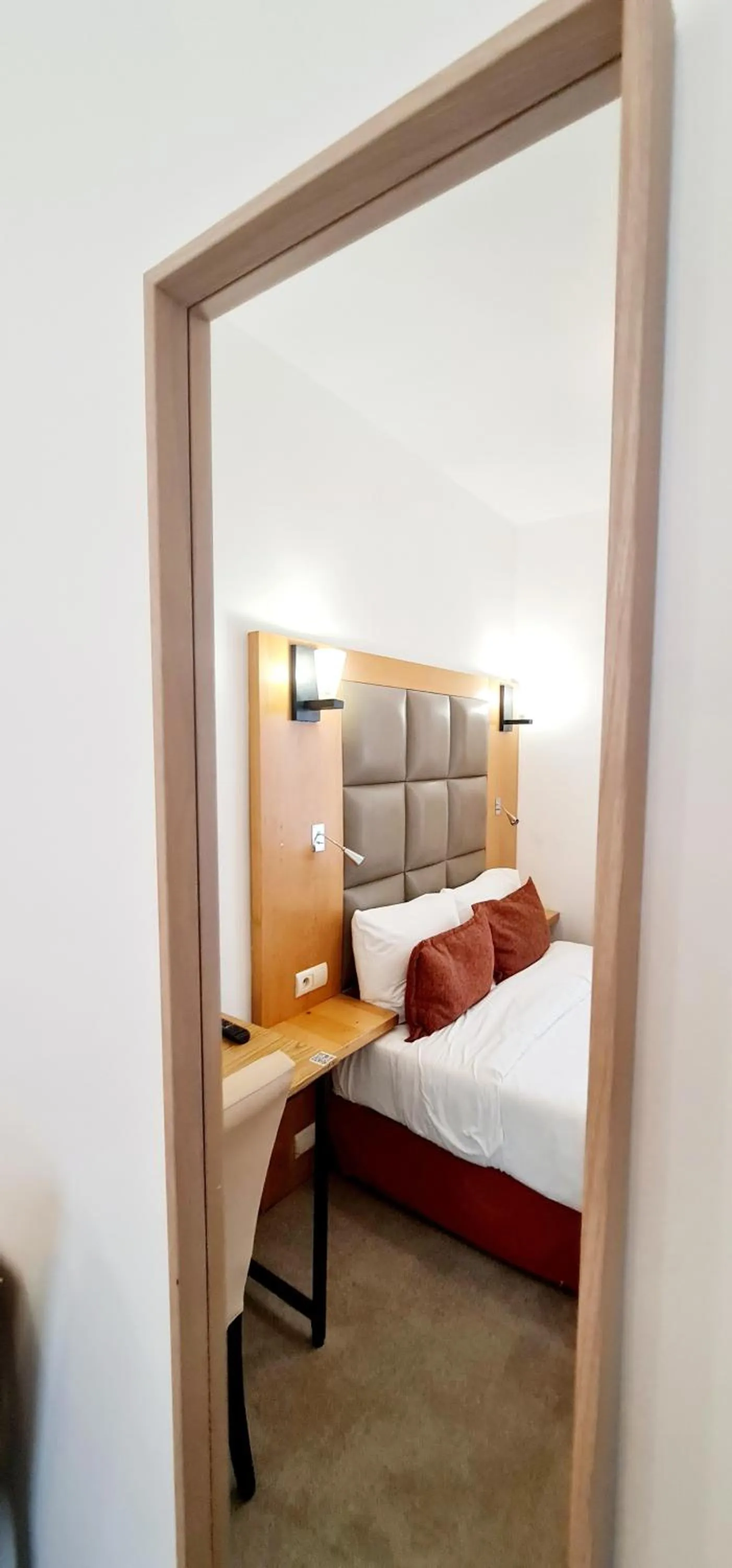 Bed in Hotel de France 18