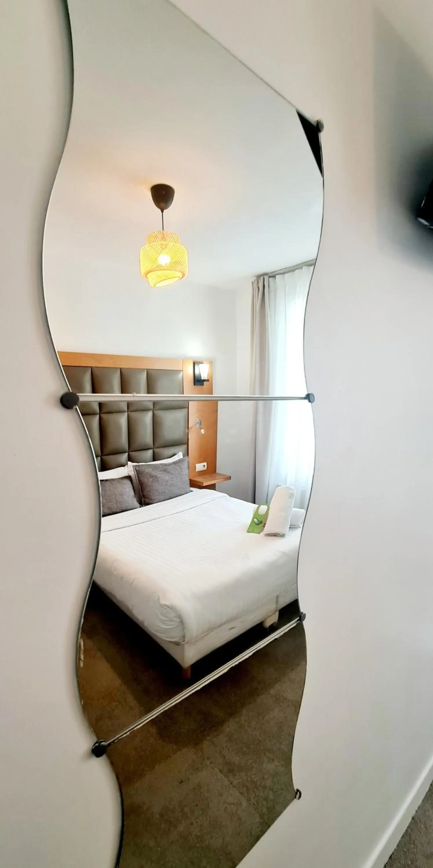 Bed in Hotel de France 18