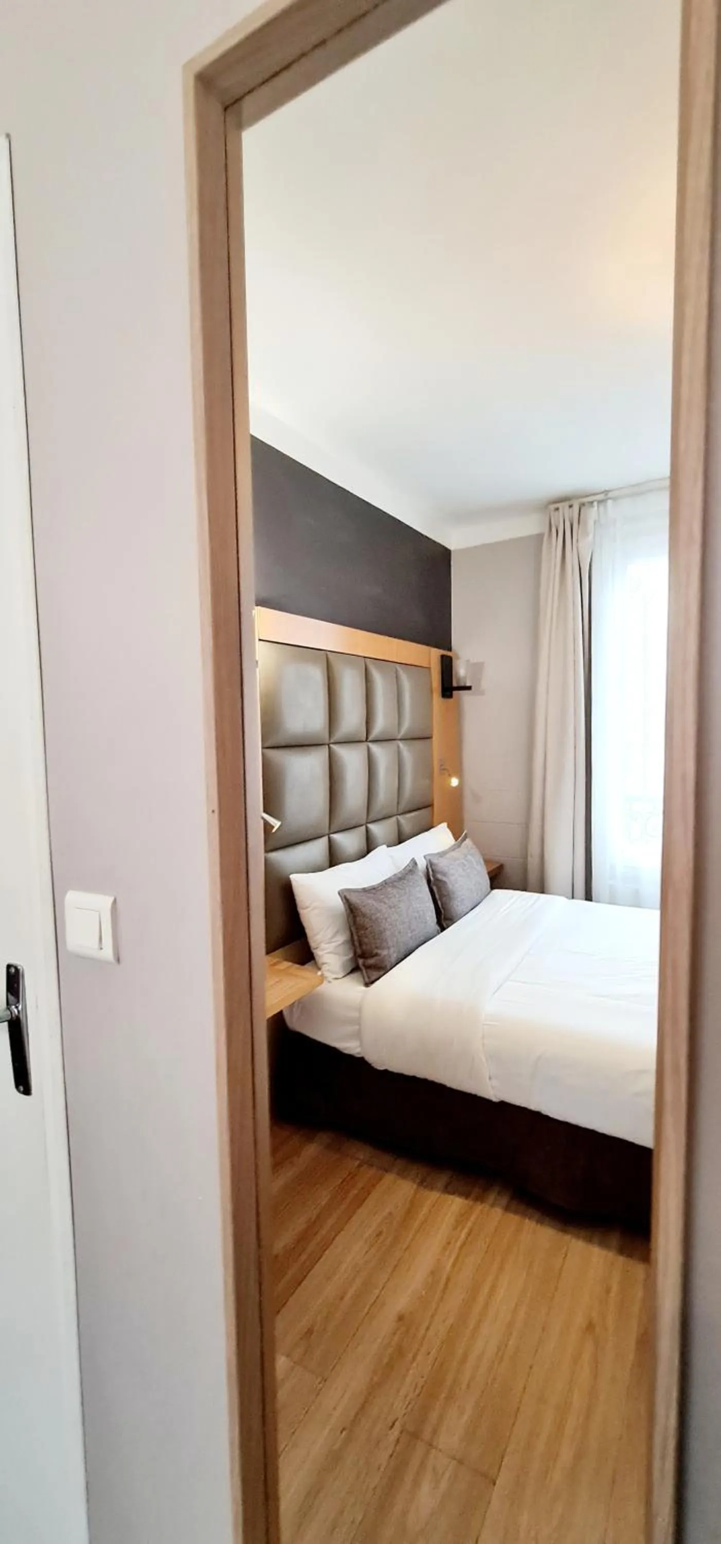 Bed in Hotel de France 18