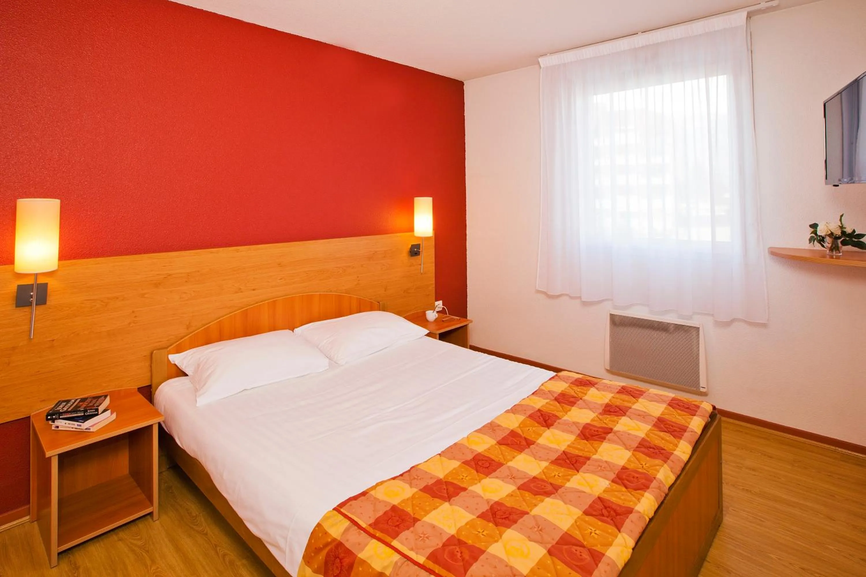 Bed in Séjours & Affaires Genève Saint Genis