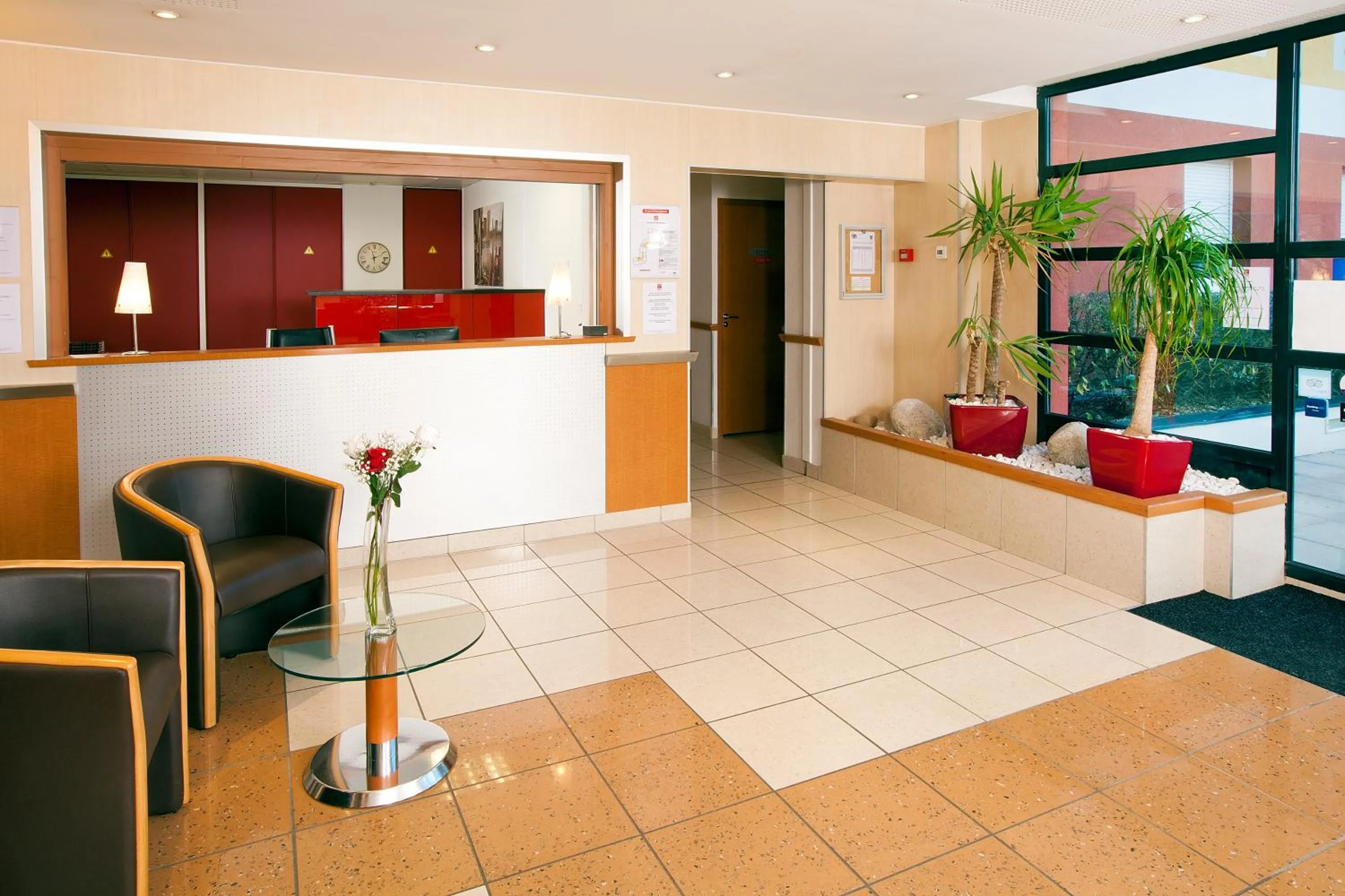 Lobby or reception in Séjours & Affaires Genève Saint Genis