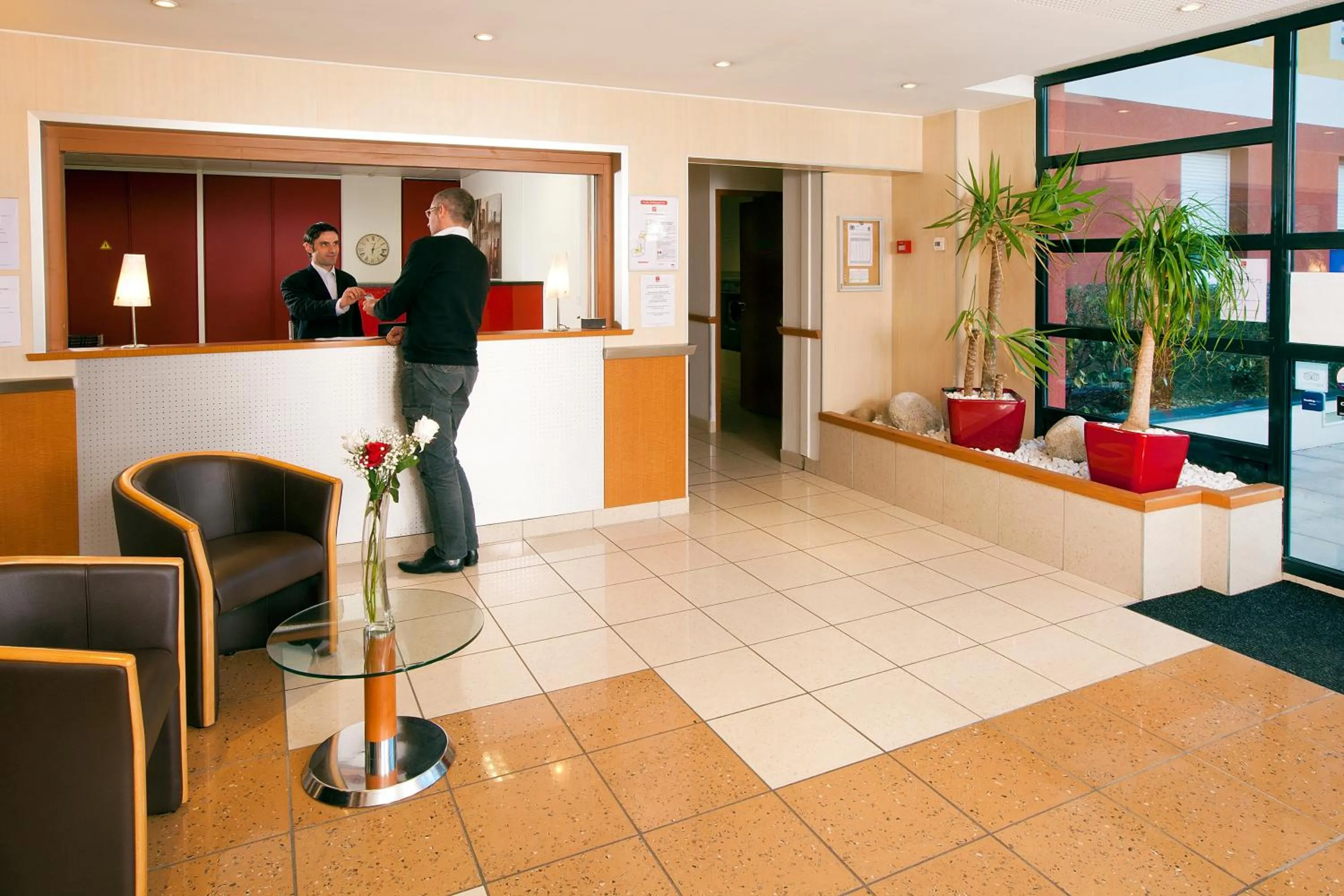 Lobby or reception in Séjours & Affaires Genève Saint Genis