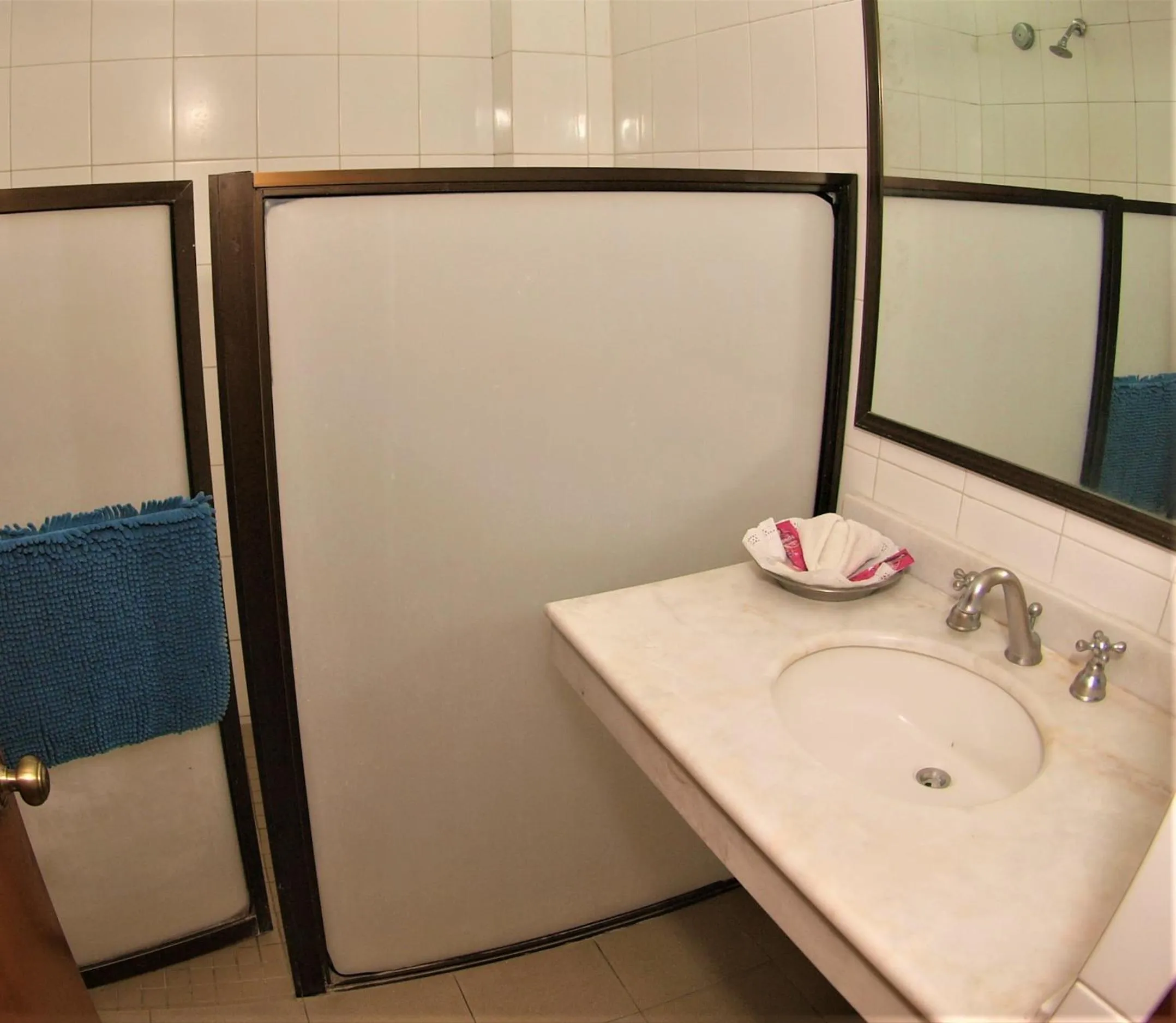 Bathroom in Hotel America