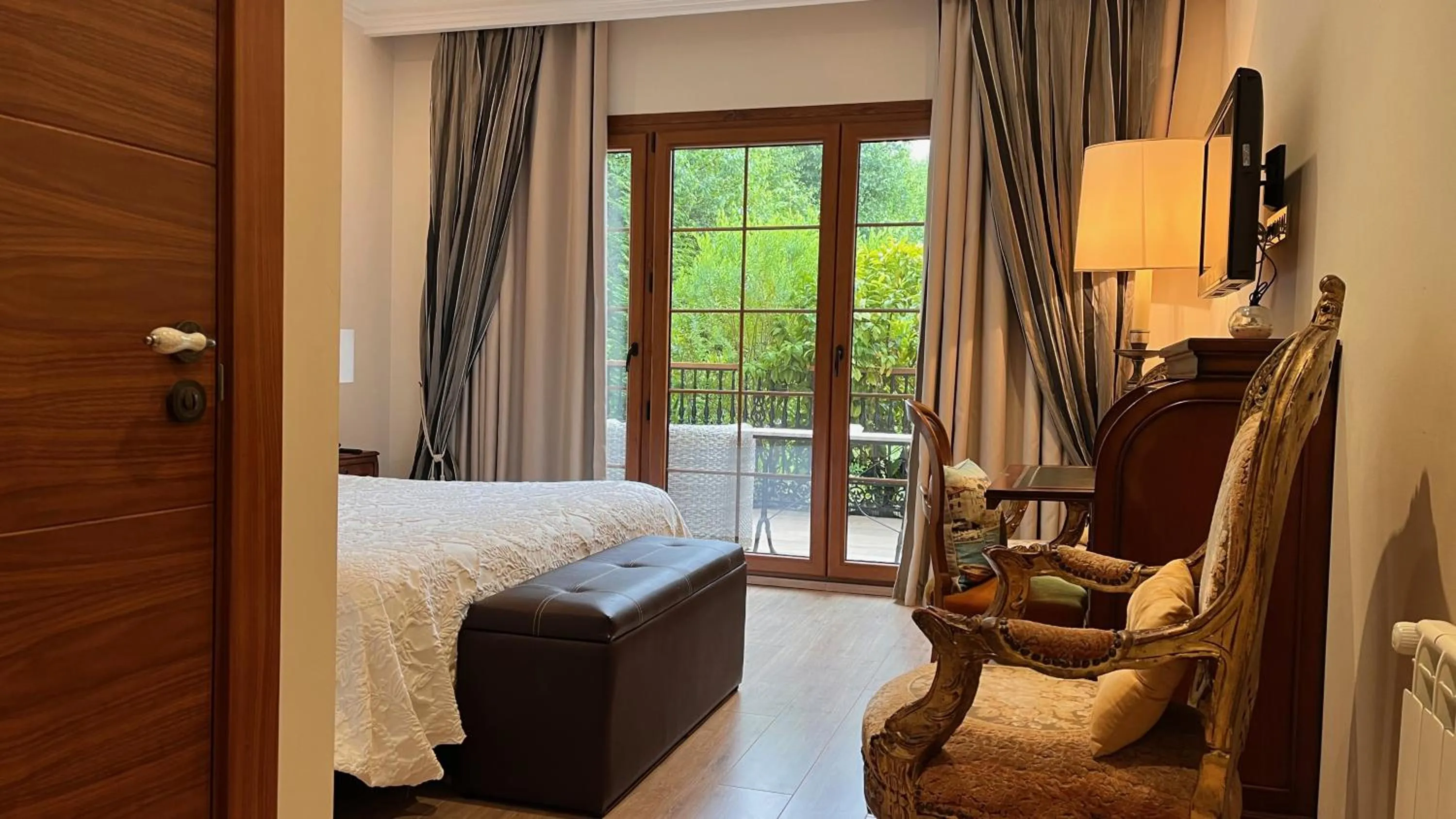 Living room, Bed in Hotel Rural Playa de Aguilar