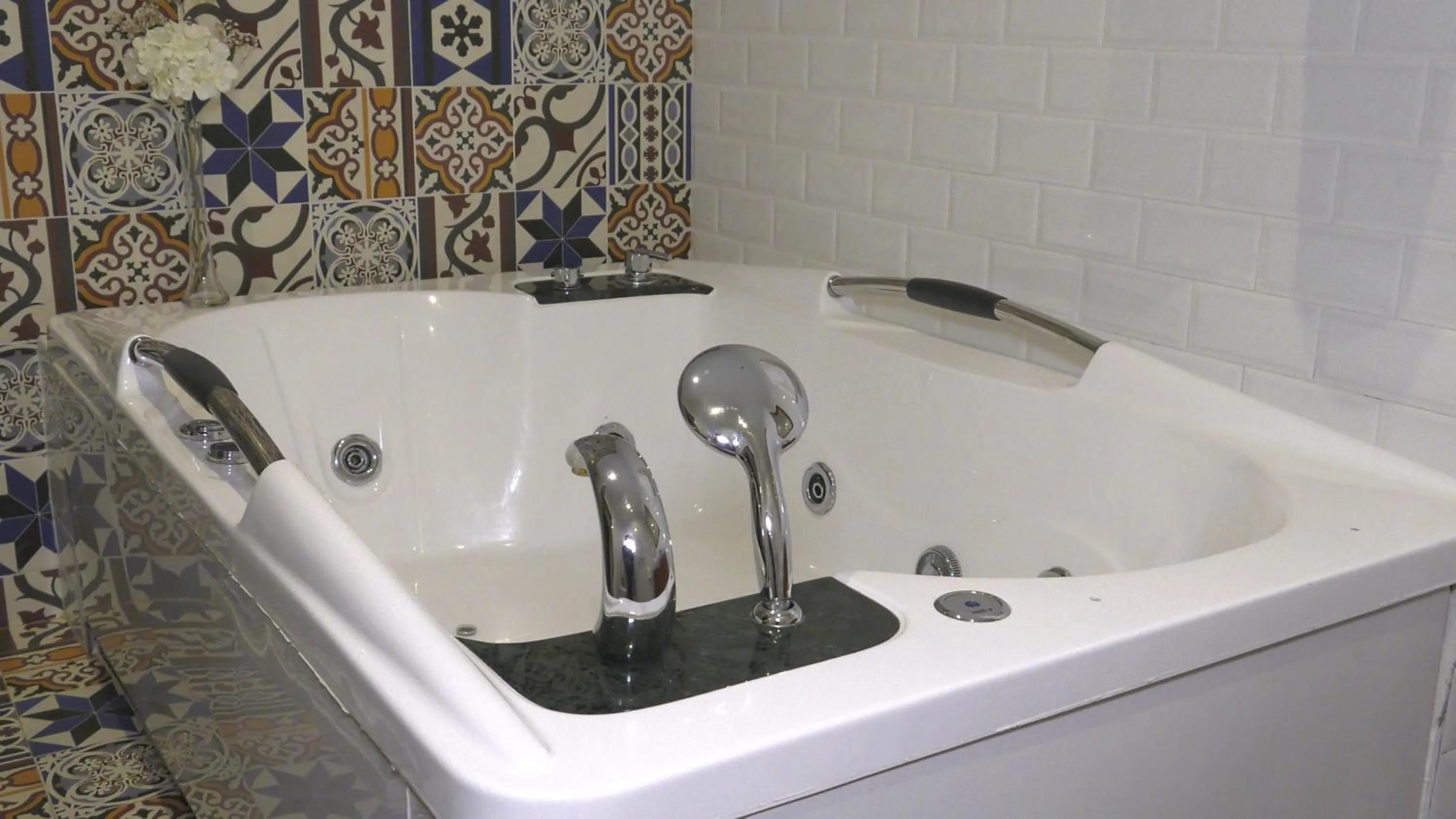 Hot Tub in Hotel Rural Playa de Aguilar