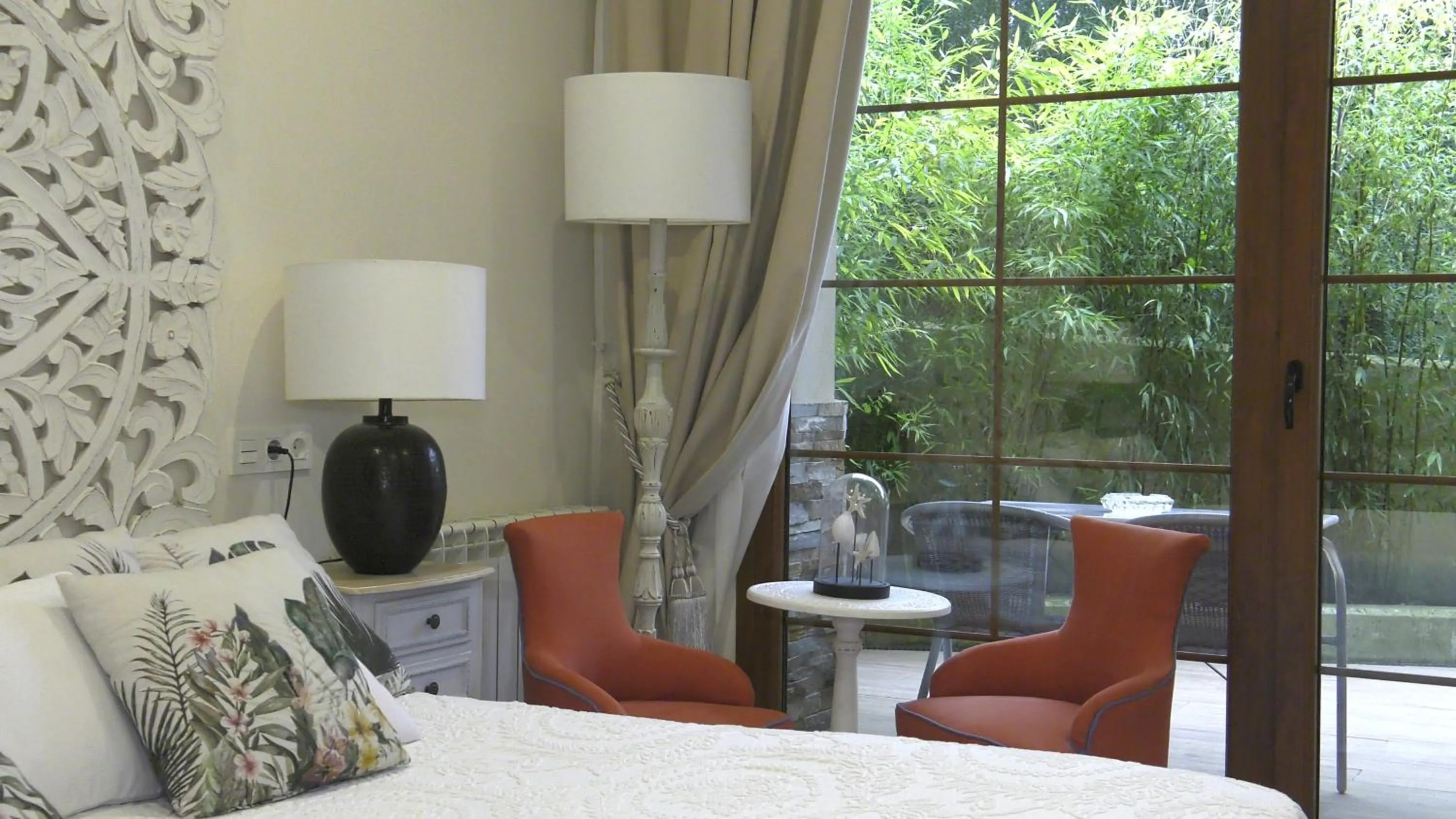 Living room, Bed in Hotel Rural Playa de Aguilar
