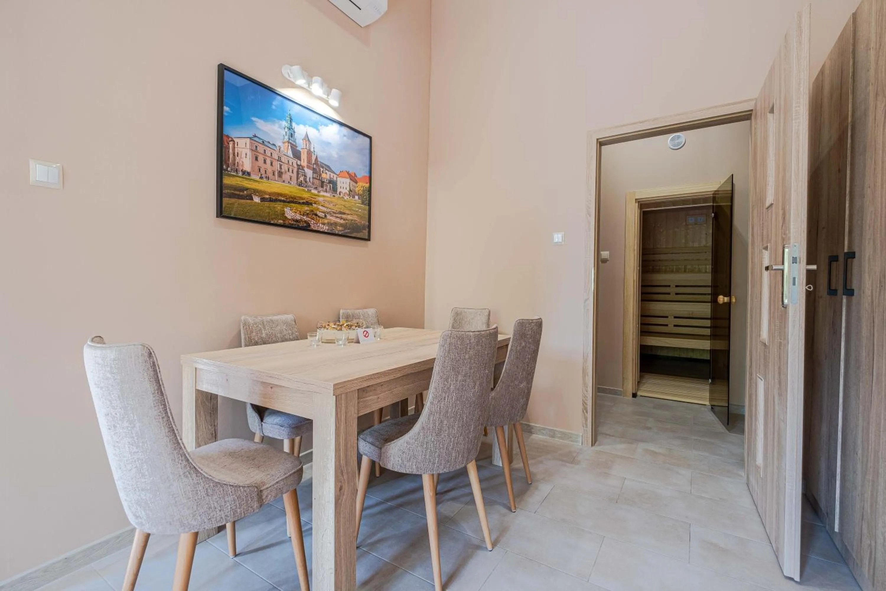 Dining area in Old Town Vistula Premium Apartments
