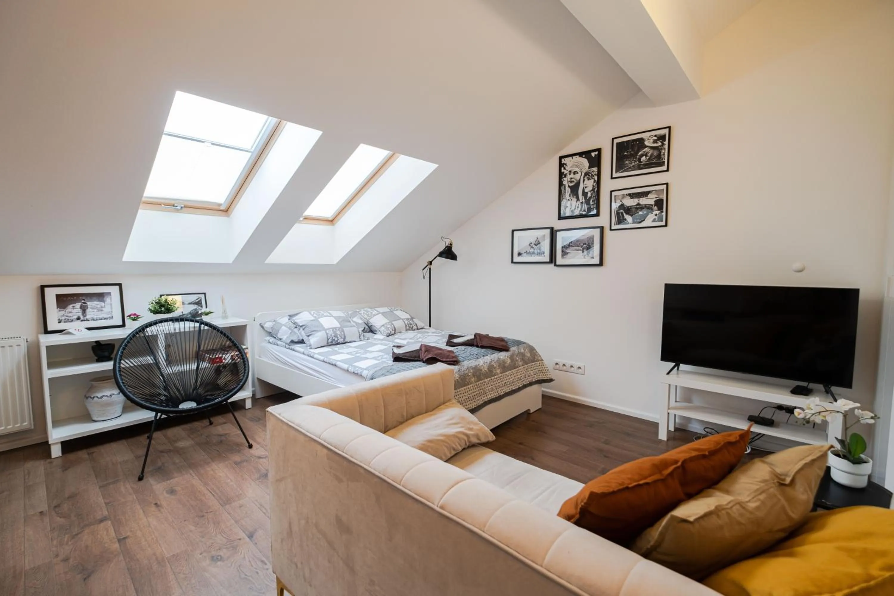 Communal lounge/ TV room in Old Town Vistula Premium Apartments