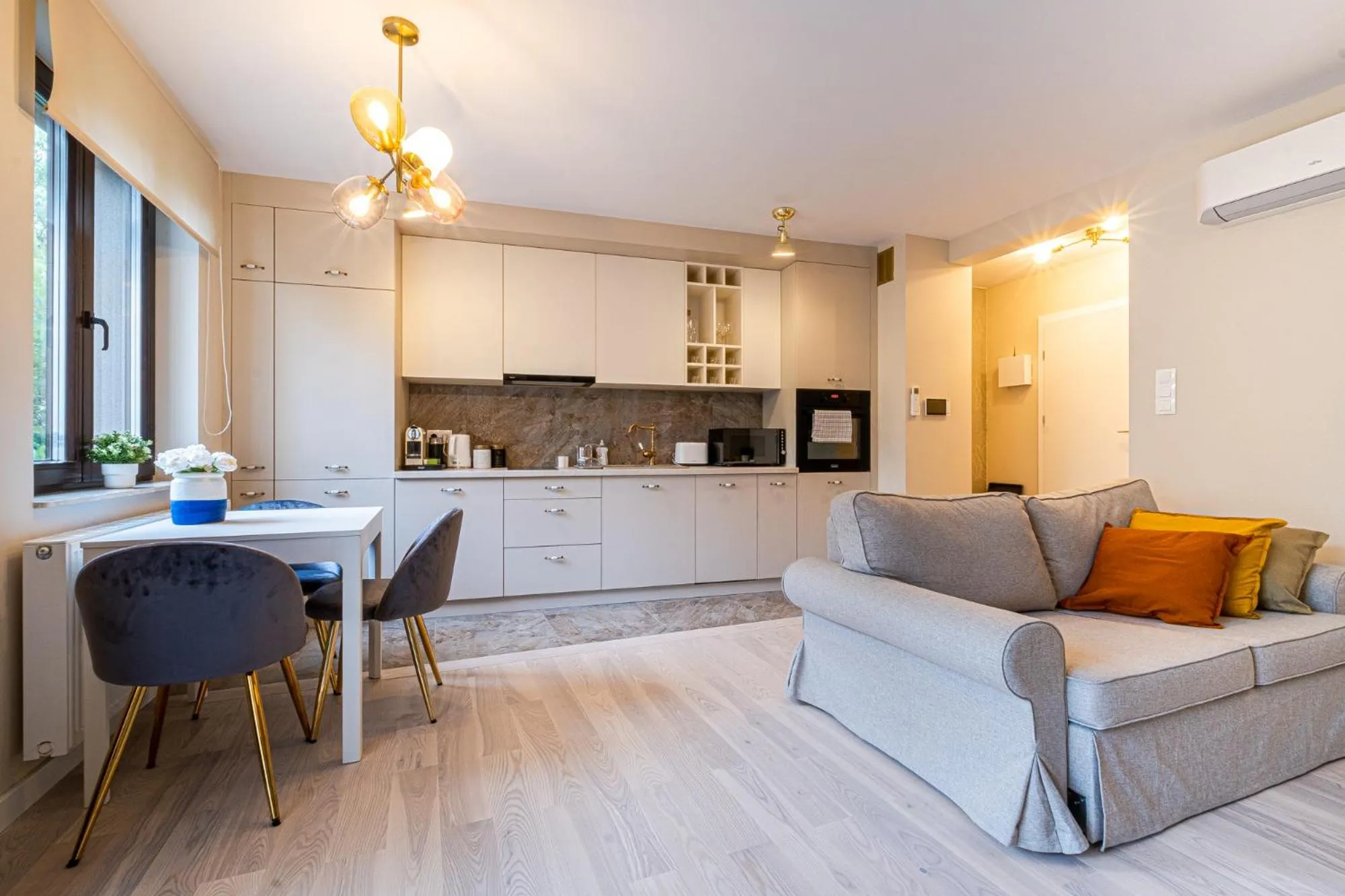 Kitchen or kitchenette in Old Town Vistula Premium Apartments