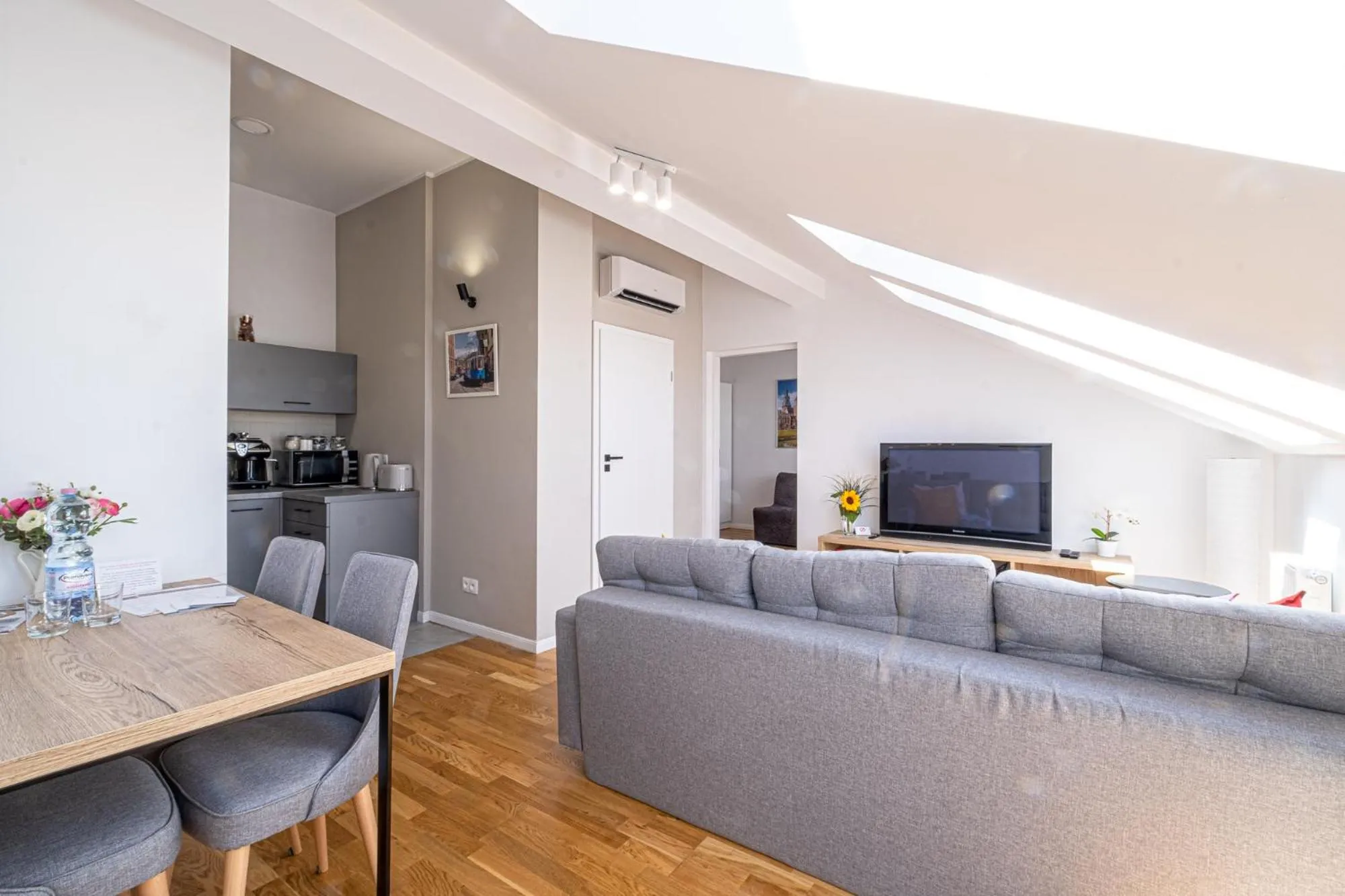 Communal lounge/ TV room in Old Town Vistula Premium Apartments