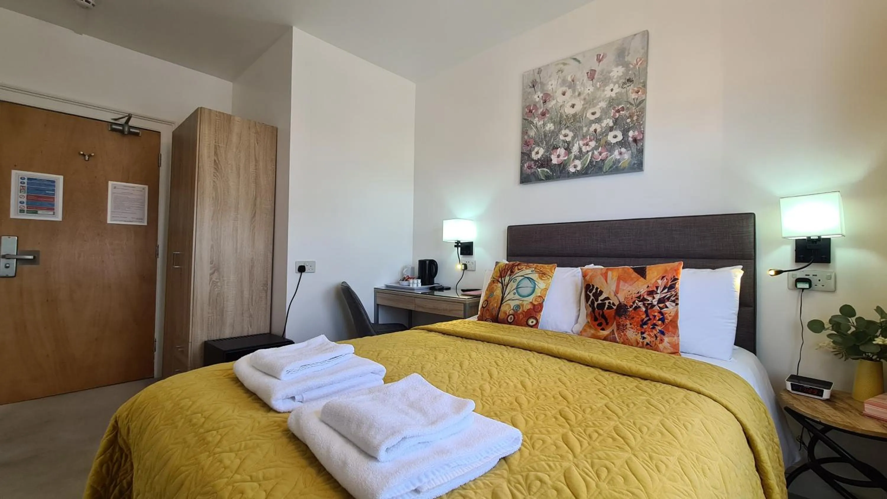 Bedroom, Bed in The Torland - Paignton Seafront - free parking, all rooms en-suite