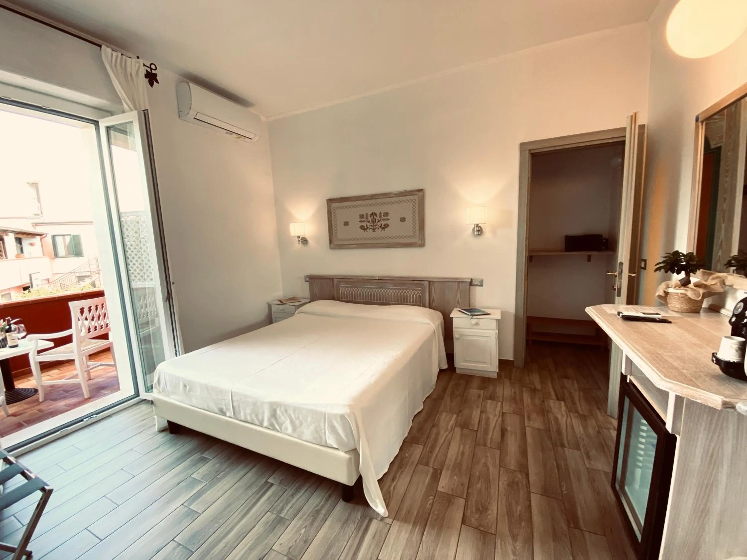 TV and multimedia, Bed in Locanda degli Artisti