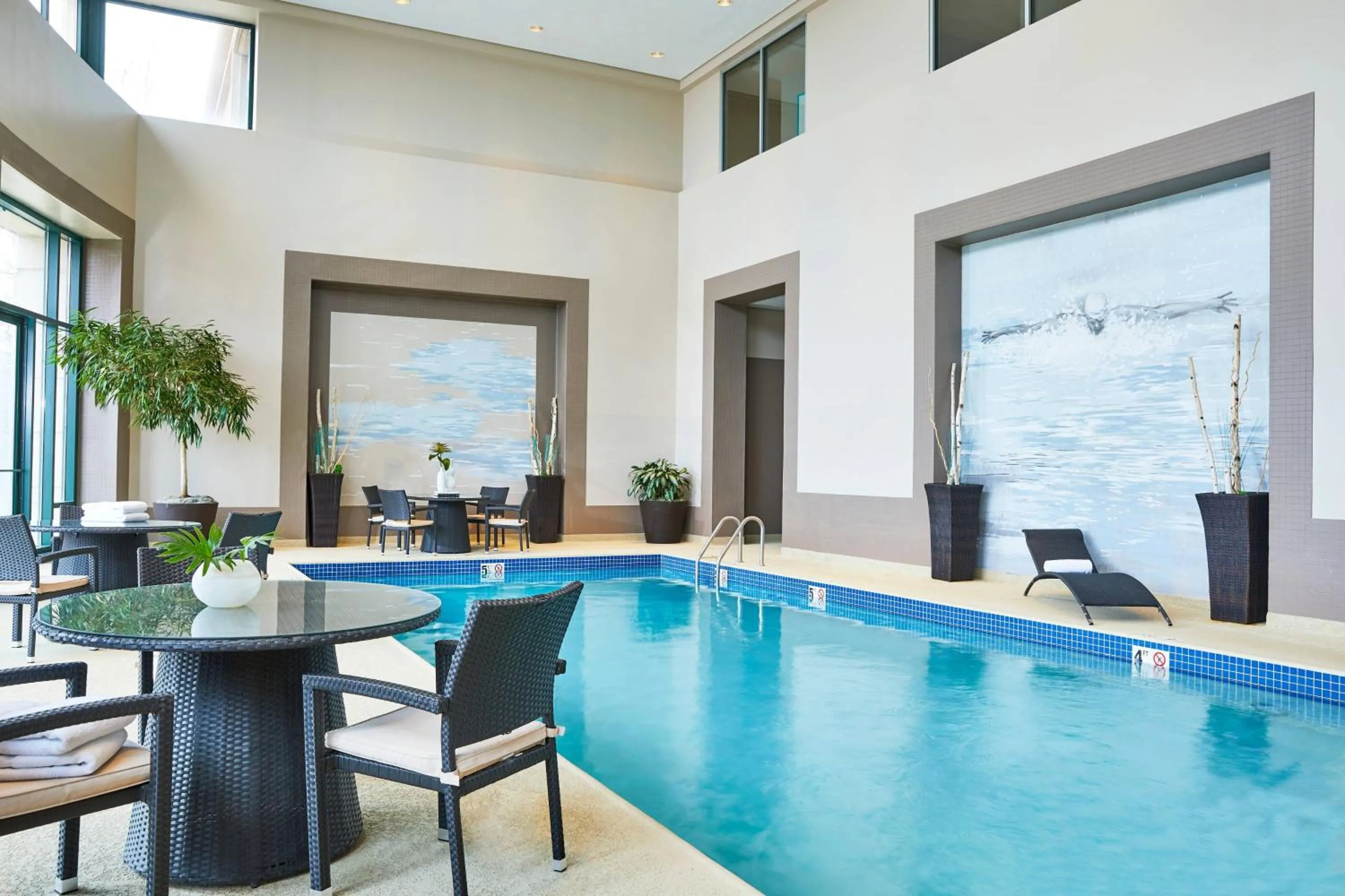 Swimming pool in Renaissance Chicago Glenview Suites Hotel