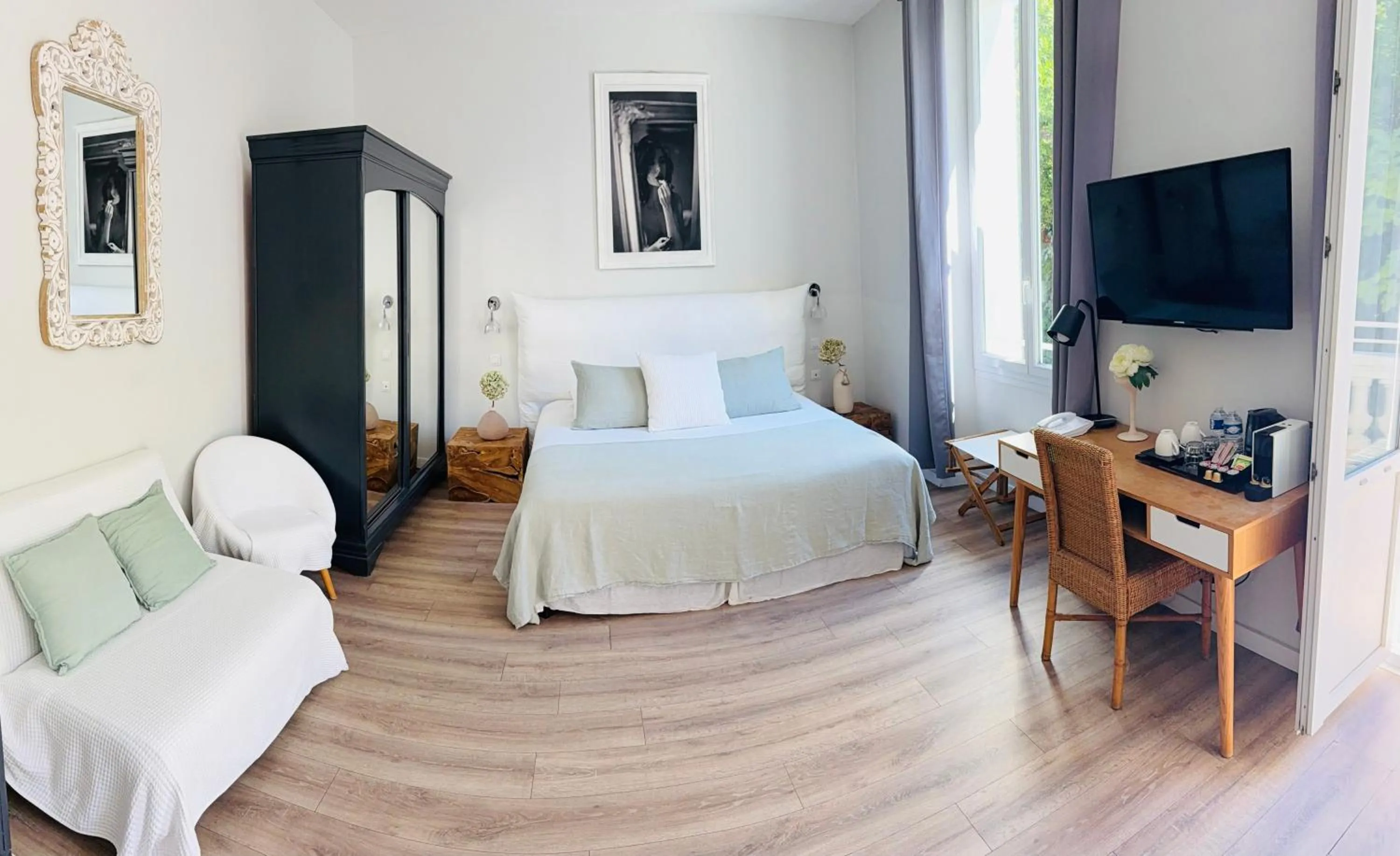 Bed in Villa Claudia Hotel Cannes Centre - Parking