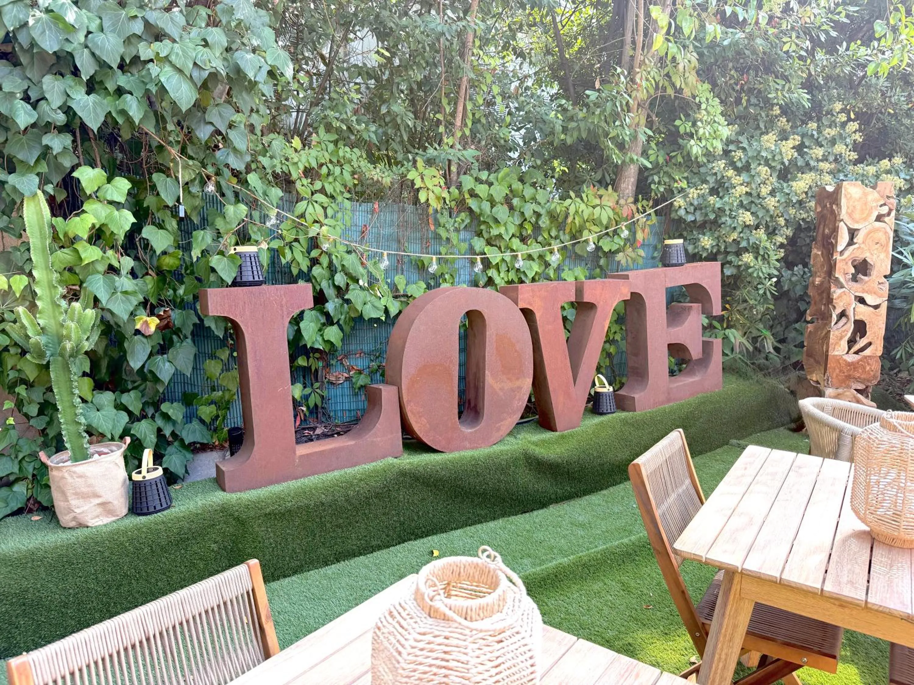Patio in Villa Claudia Hotel Cannes Centre - Parking