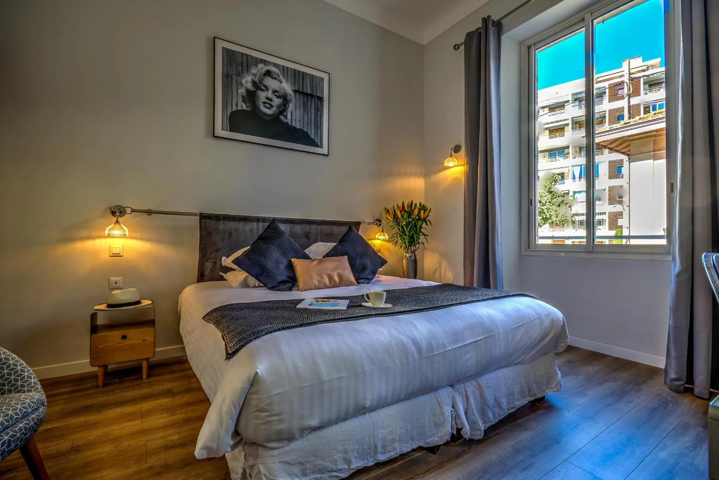 Bed in Villa Claudia Hotel Cannes Centre - Parking