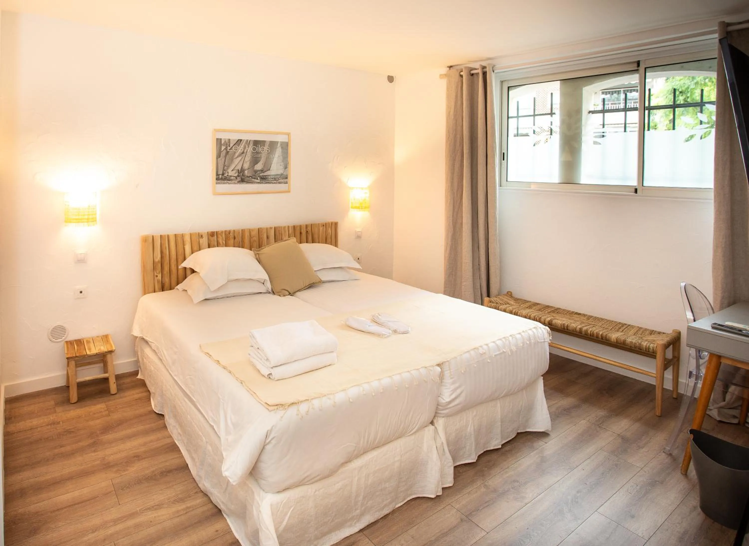 Bed in Villa Claudia Hotel Cannes Centre - Parking