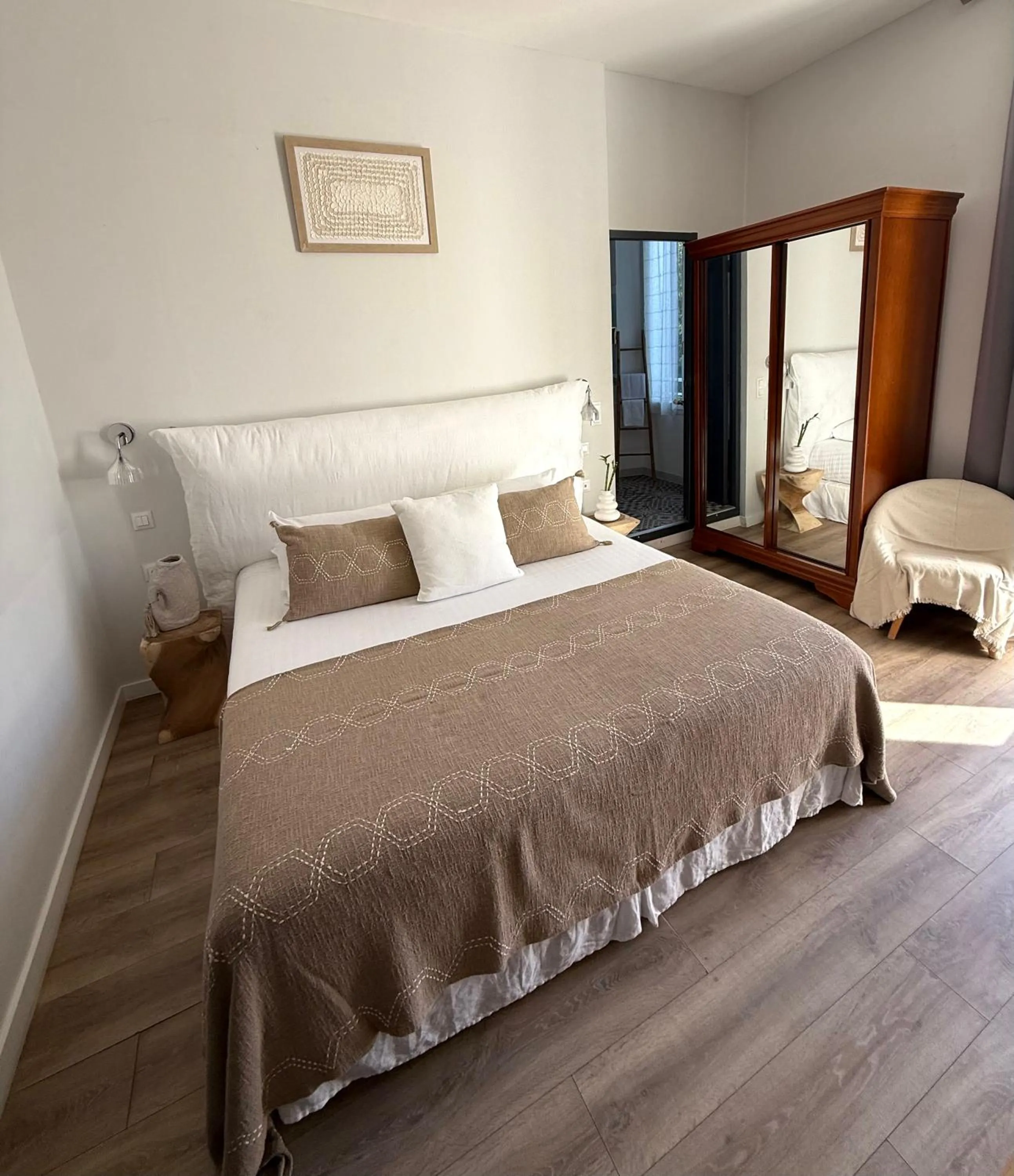 Bed in Villa Claudia Hotel Cannes Centre - Parking