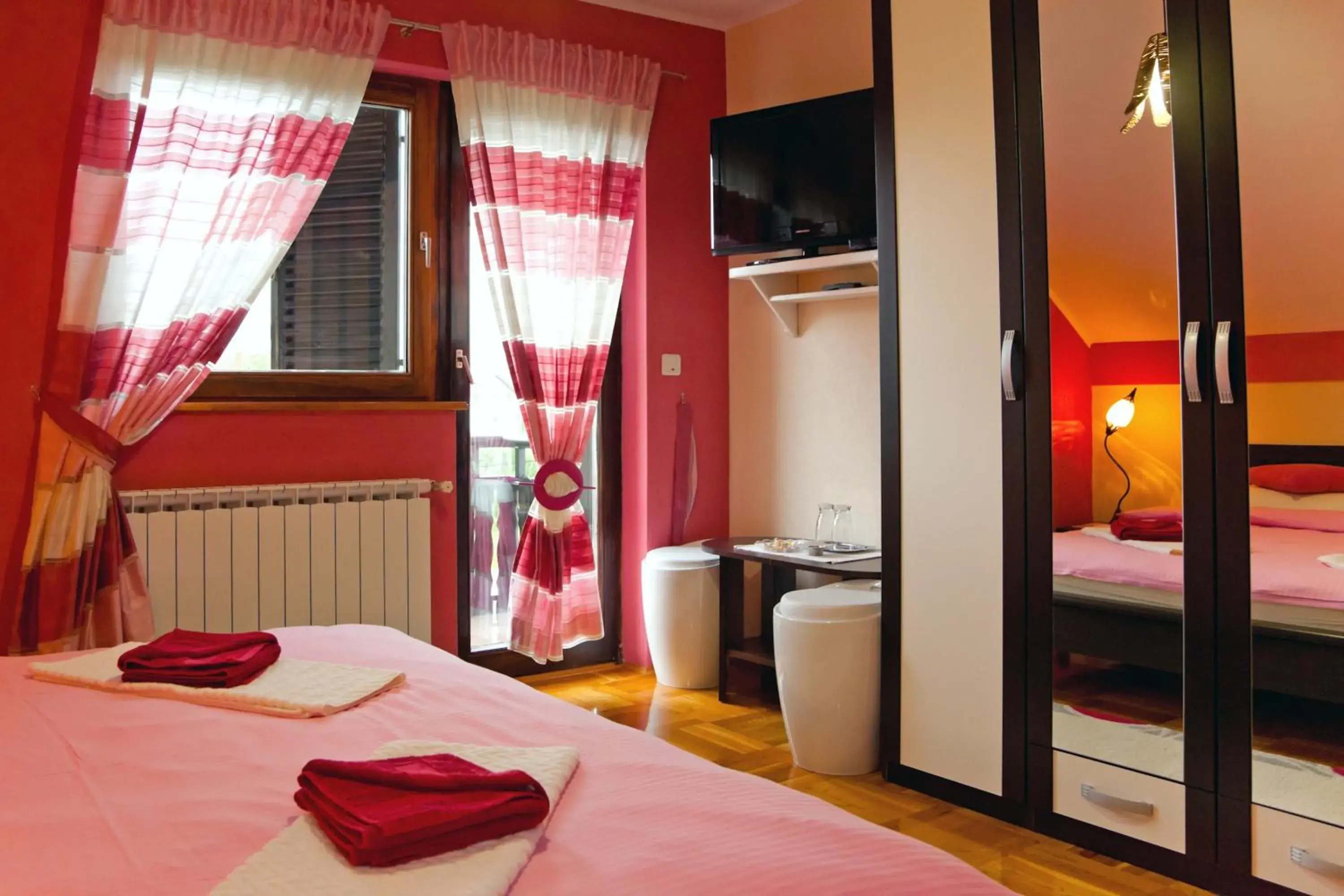 Double Room with Balcony in Apartments Tratinčica Double Room with Balcony in Apartments Tratinčica