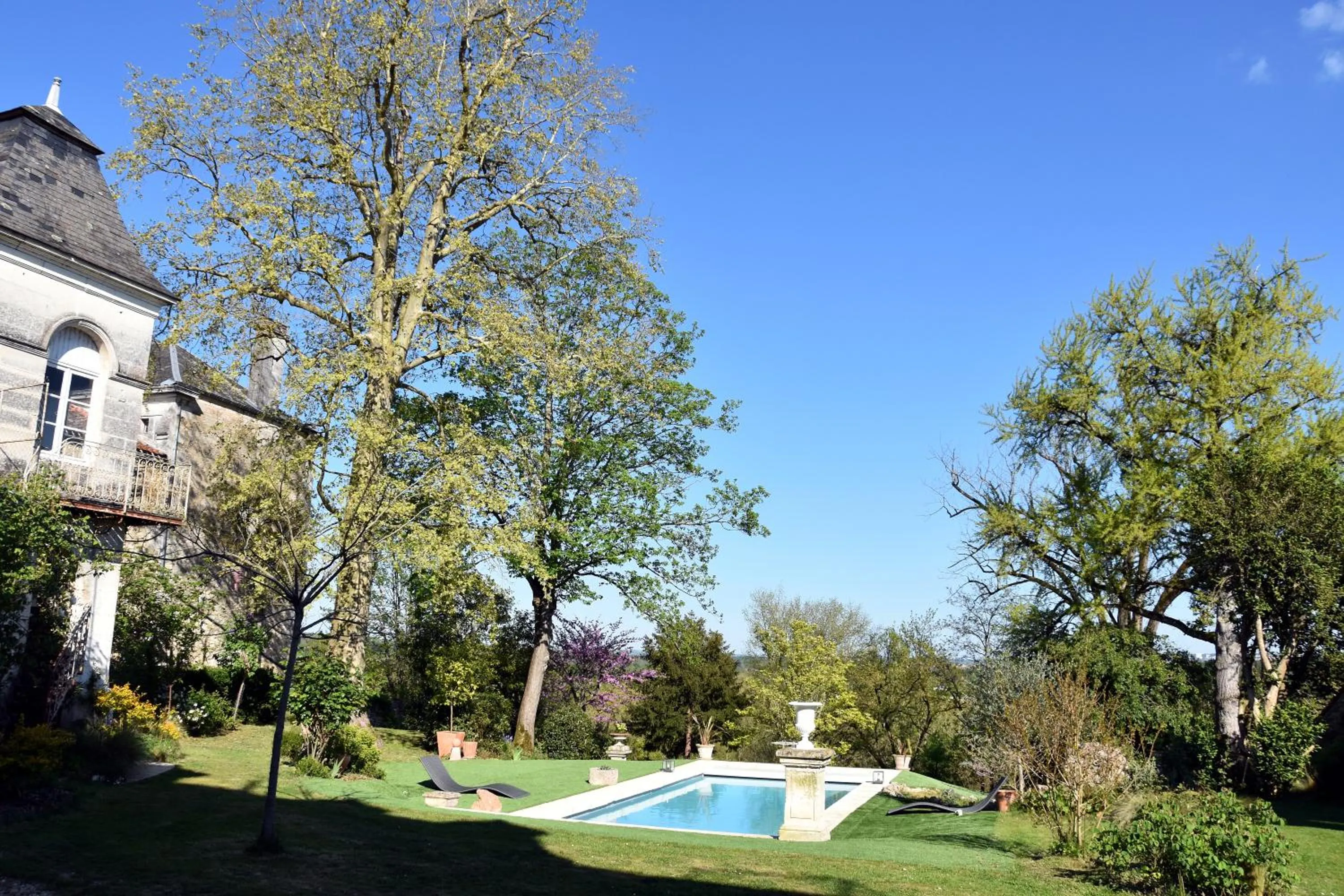 Pool view in Les Hirondelles