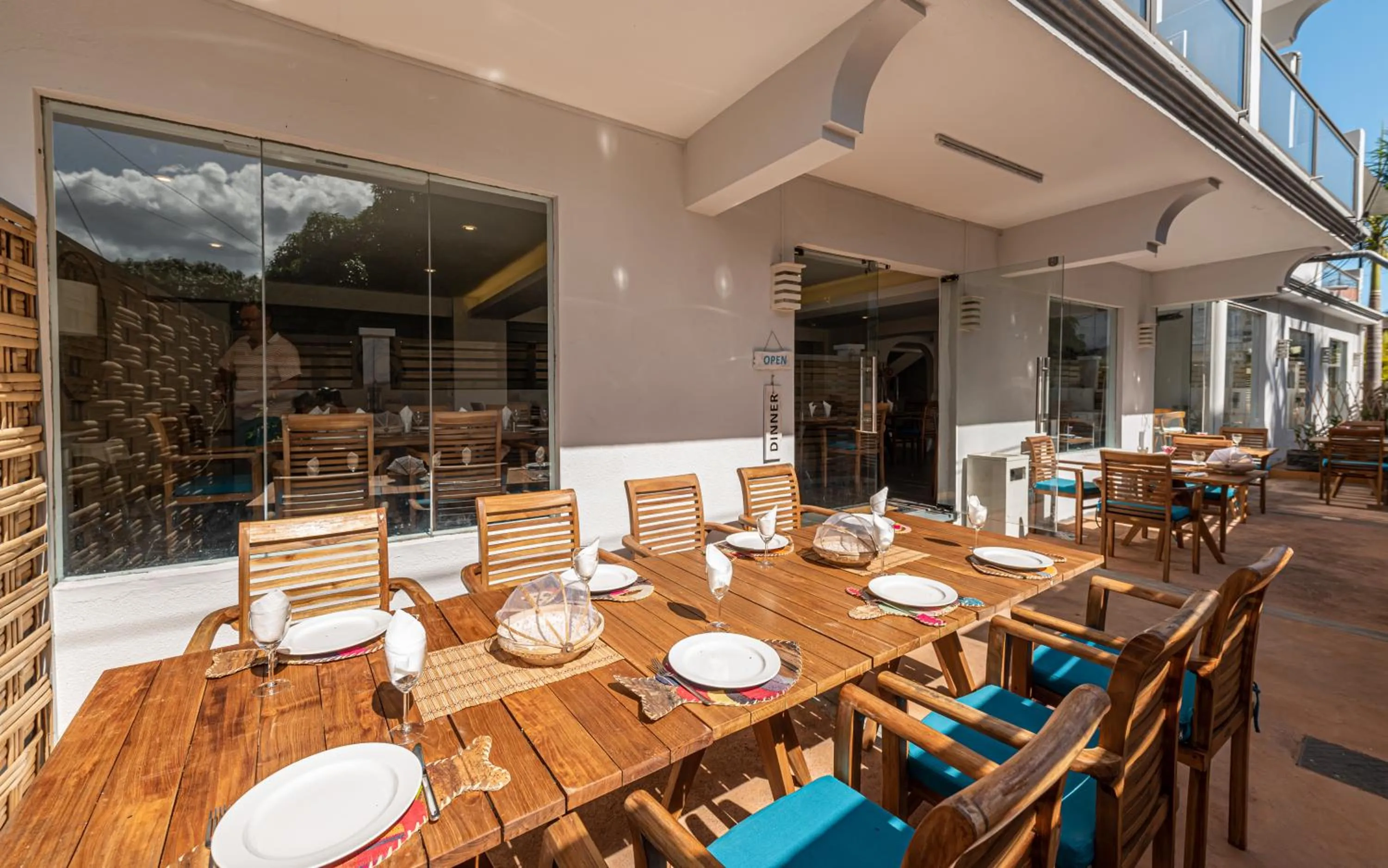 Restaurant/places to eat in Seastar Hotel