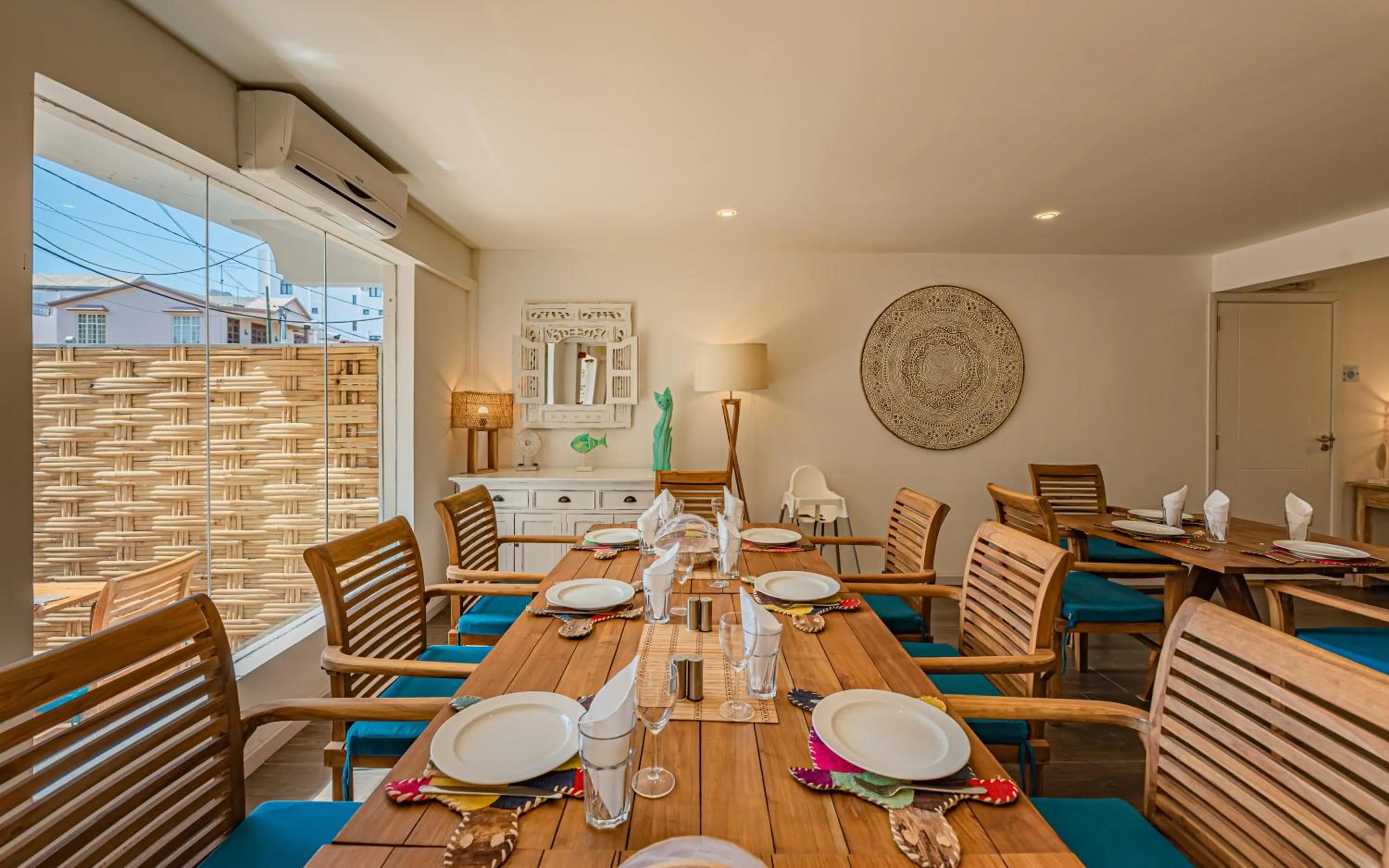 Restaurant/places to eat in Seastar Hotel