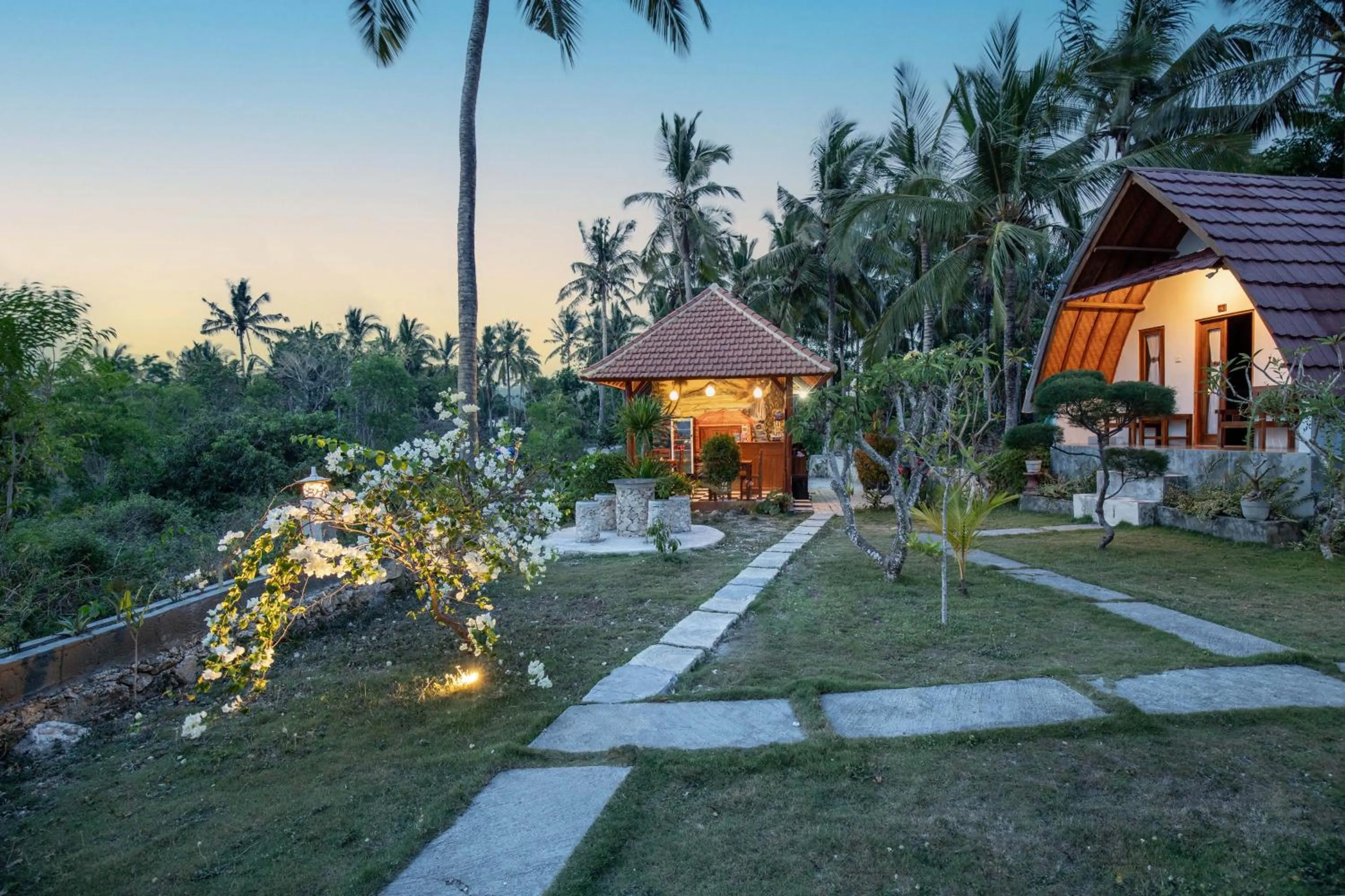Inner courtyard view in Diamond Beach Bungalow