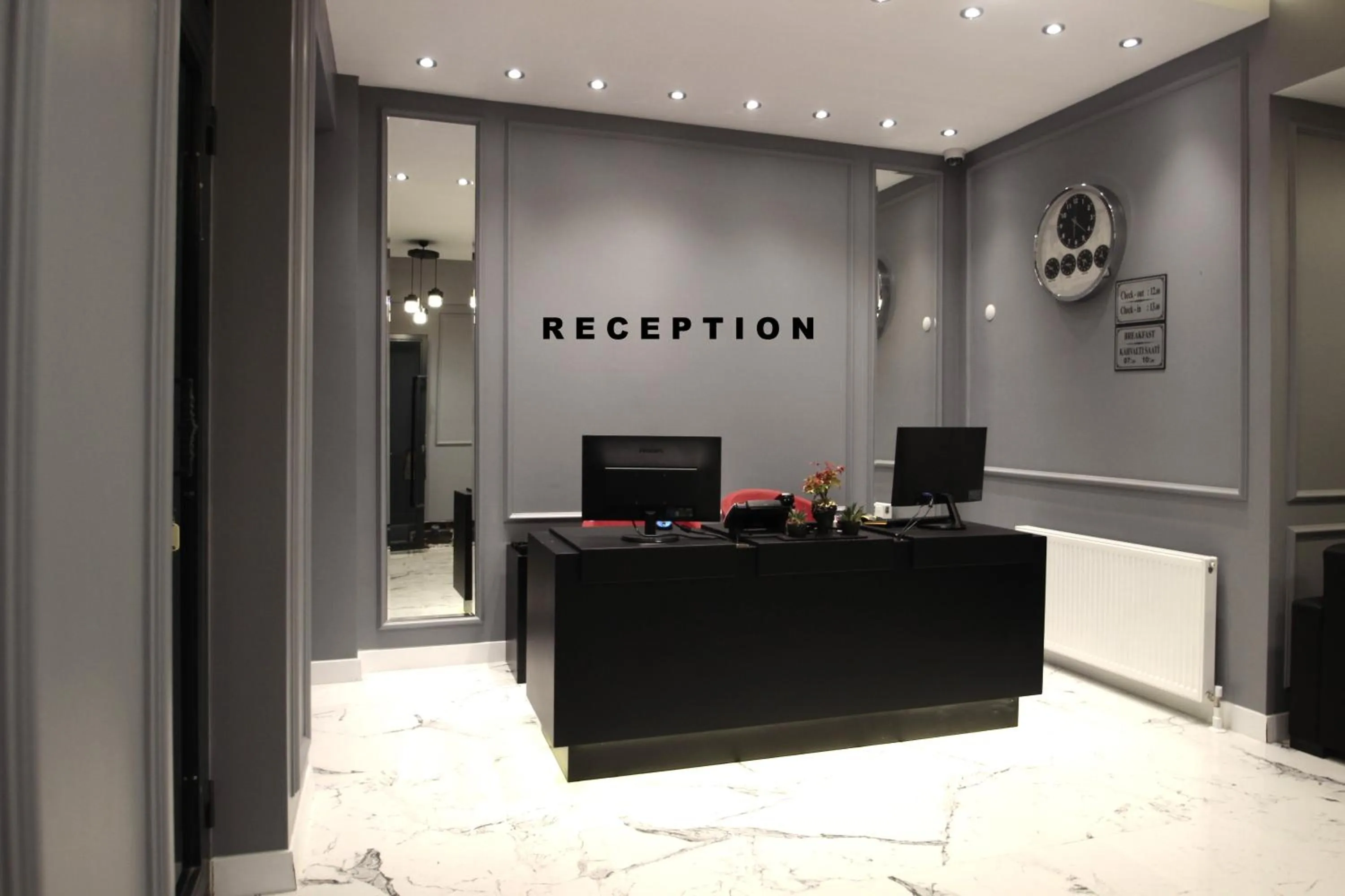 Lobby or reception in Hira Hotel