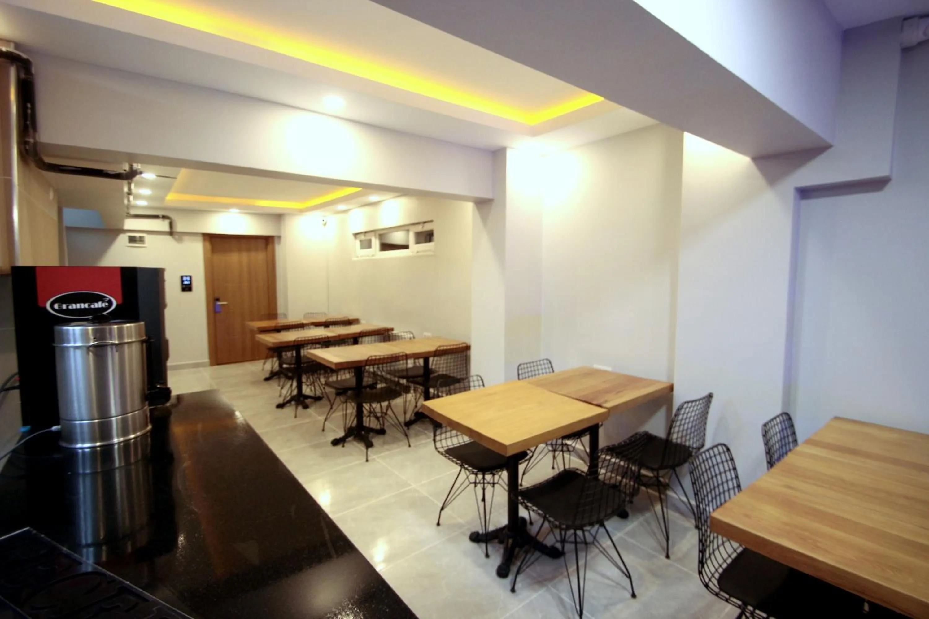 Dining area in Hira Hotel