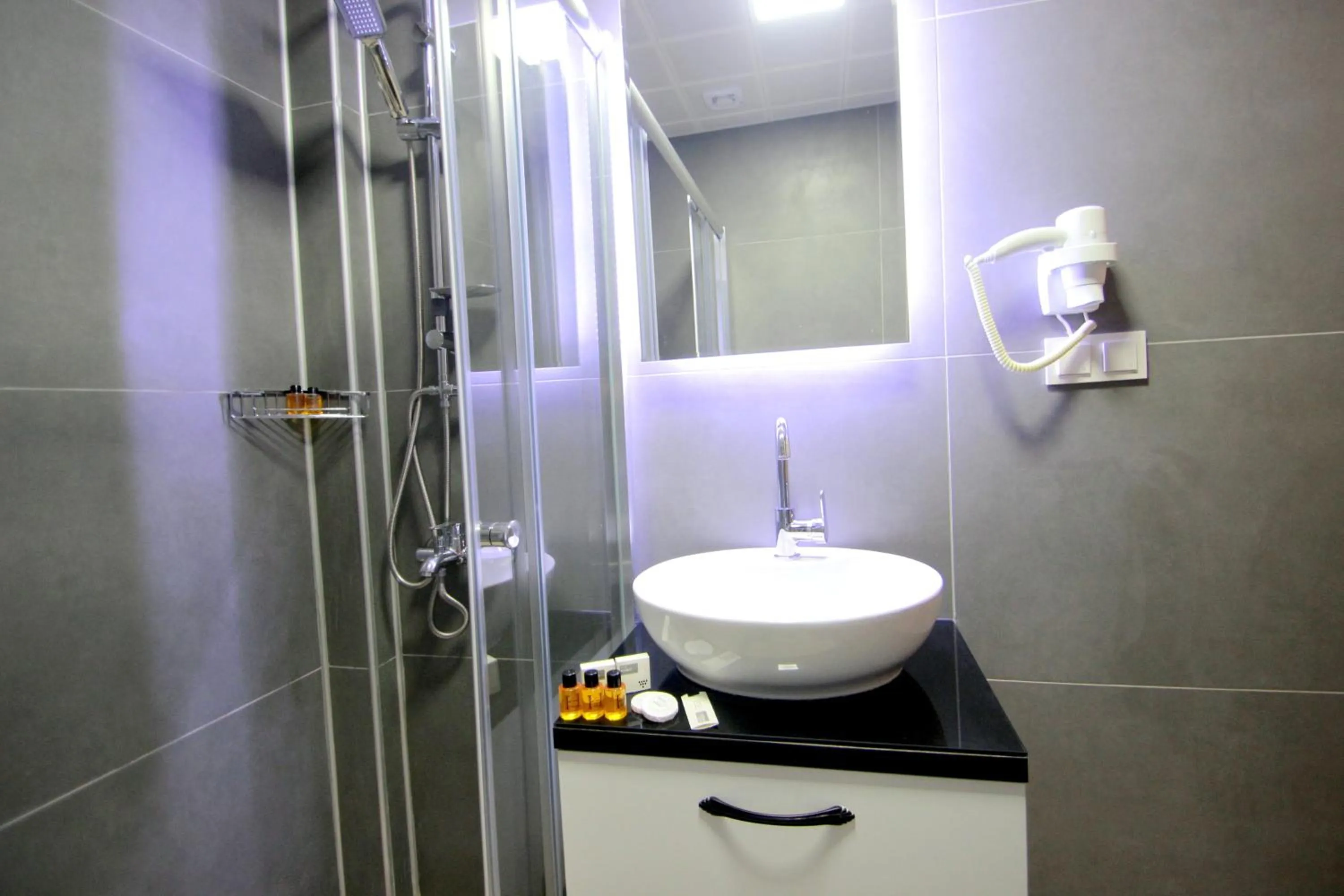 Bathroom in Hira Hotel