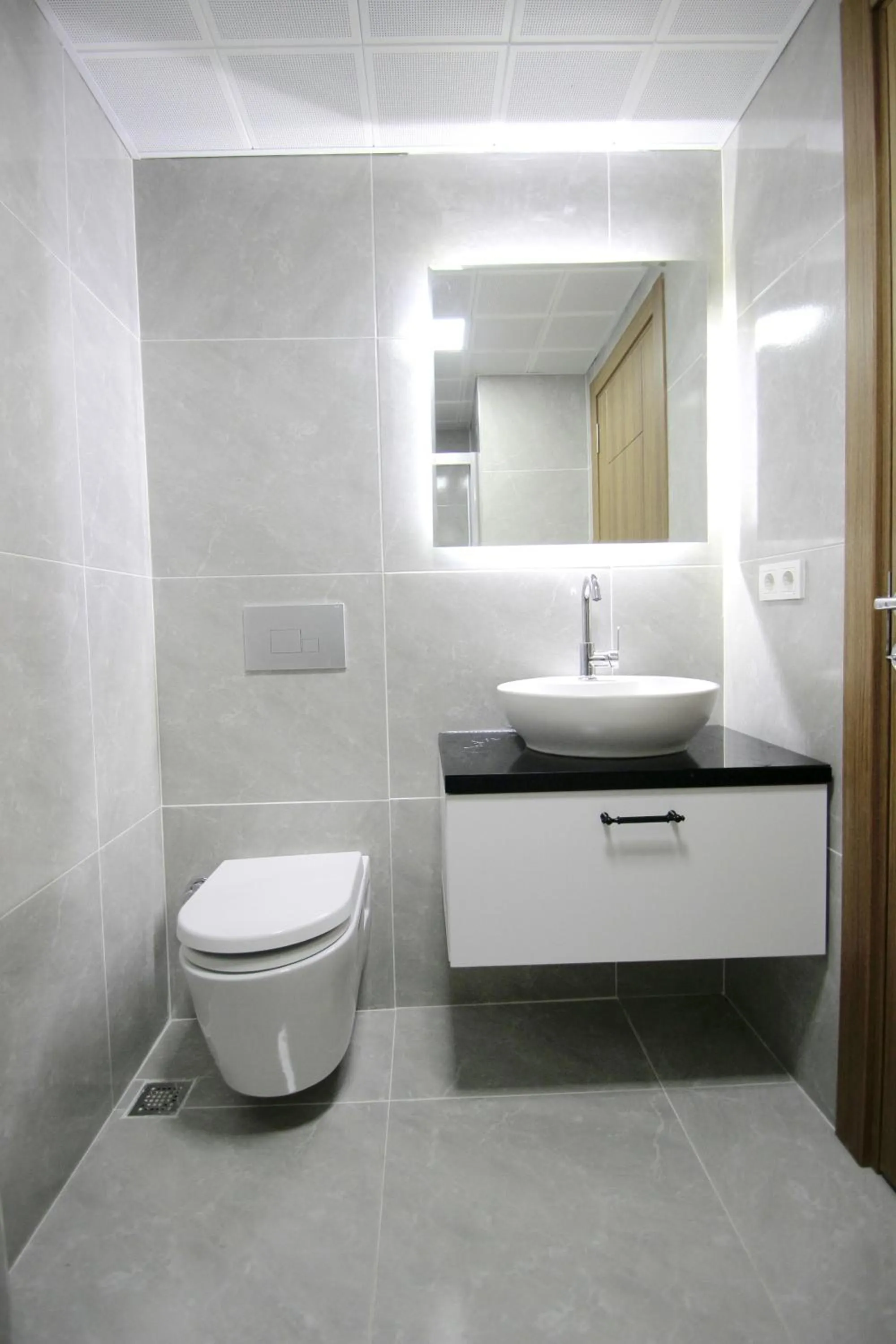 Bathroom in Hira Hotel