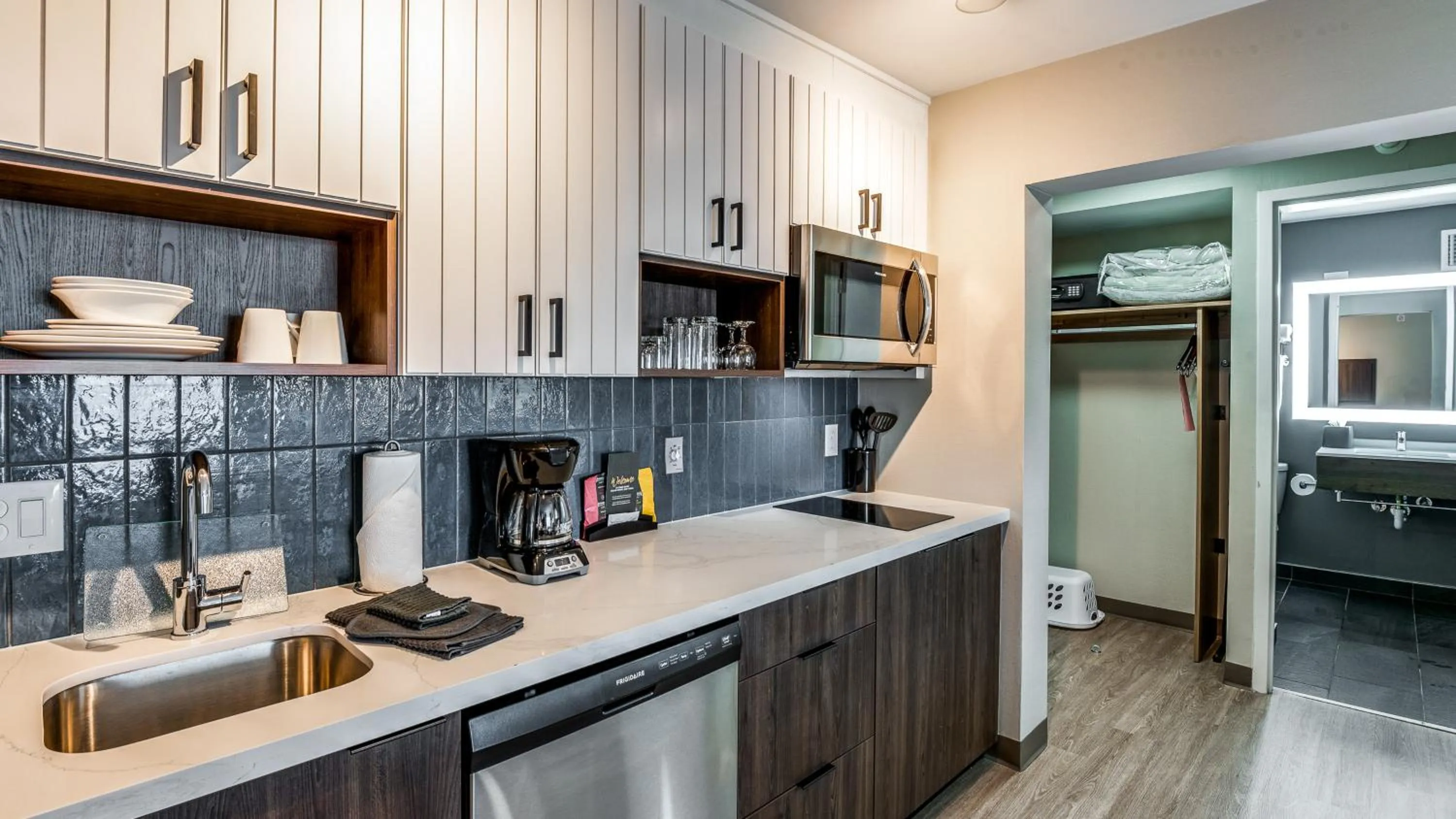 Kitchen or kitchenette in Staybridge Suites Dallas Market Ctr Love Field by IHG