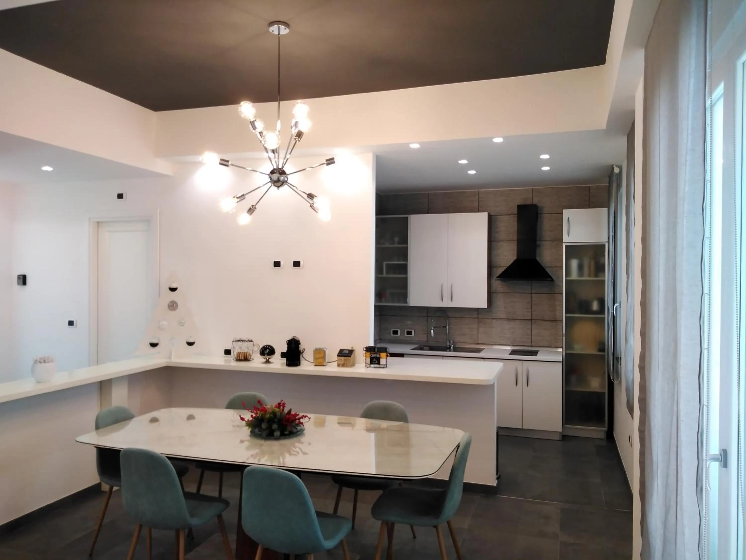 Delia Rooms & Gallery