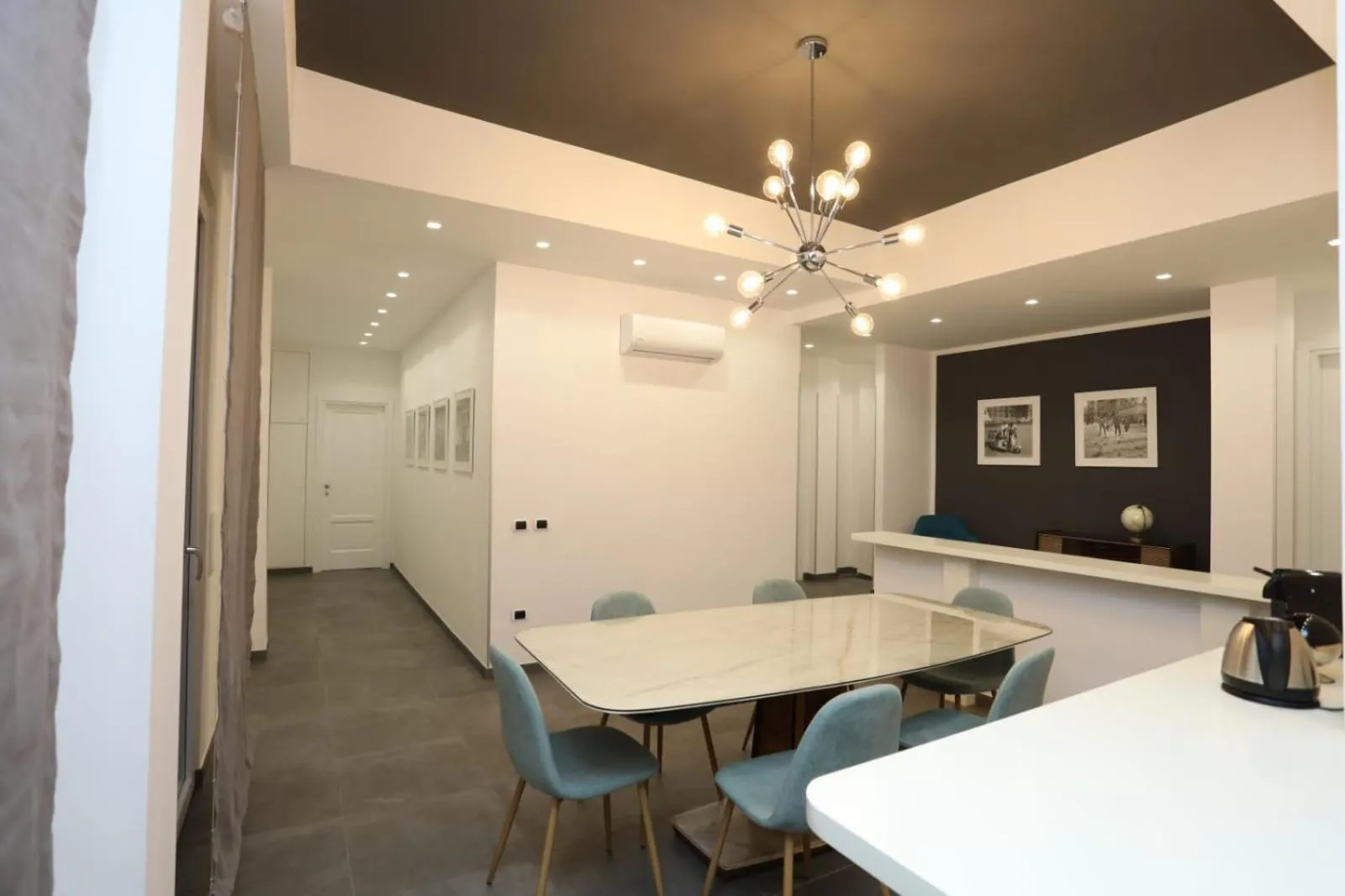 Delia Rooms & Gallery